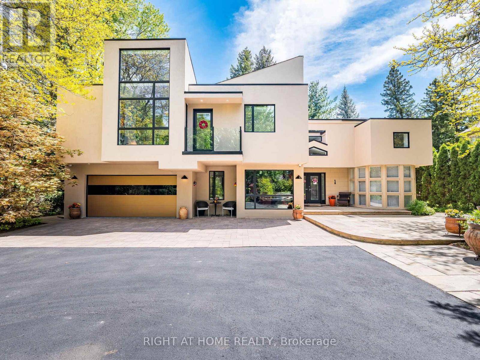 Toronto (princess-rosethorn), ON M9A1T6,1 FRIARS LANE