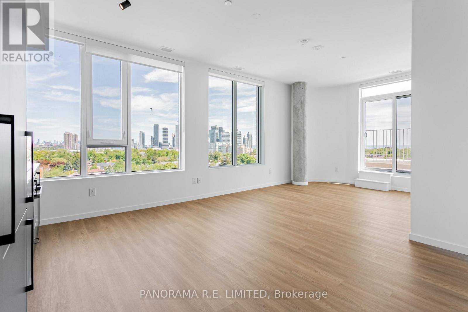 Toronto (stonegate-queensway), ON M8Y0C8,689 The Queensway #PH822