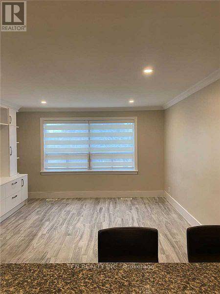Toronto (mimico), ON M8Y1B3,102 Melrose ST #1