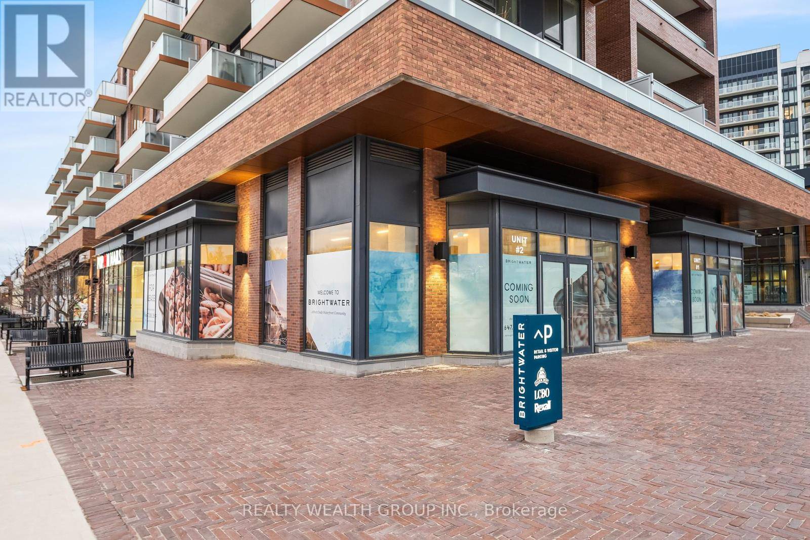 Mississauga (port Credit), ON L5H1G5,215 LAKESHORE RD West #208
