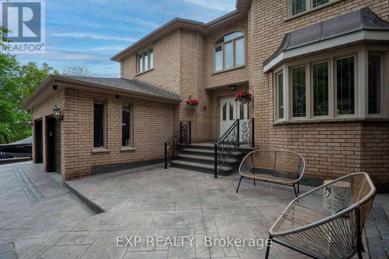 Toronto (thistletown-beaumonde Heights), ON M9V5E8,6 EDGEBROOK DRIVE