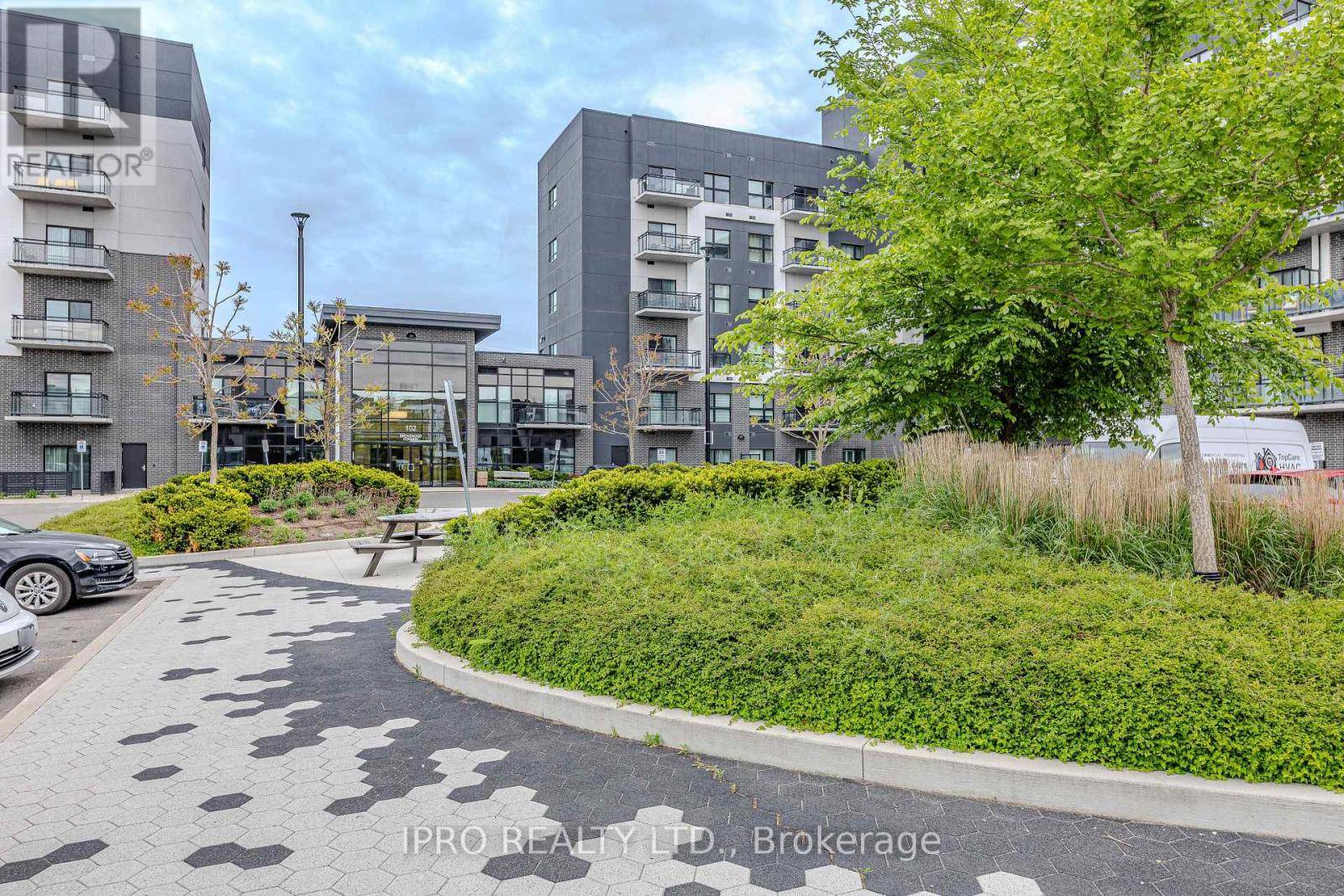 Oakville (go Glenorchy), ON L6H0X2,102 Grovewood Common #121