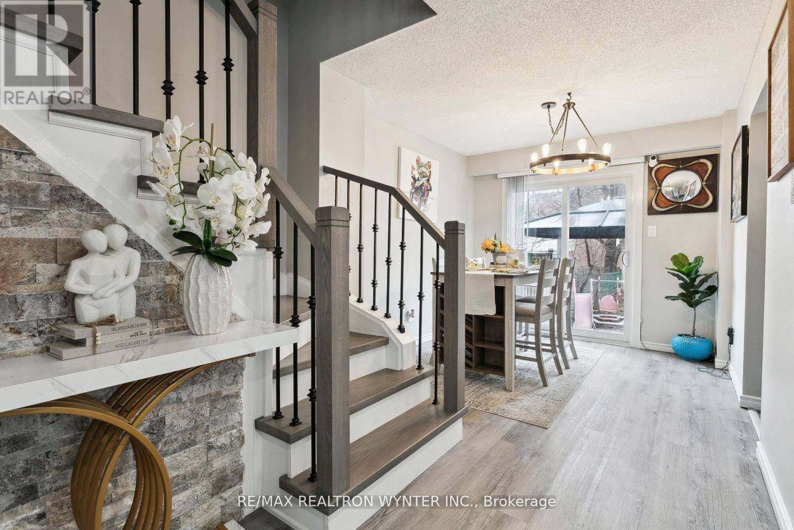 Brampton (heart Lake East), ON L6Z1K6,20 PETERSON COURT