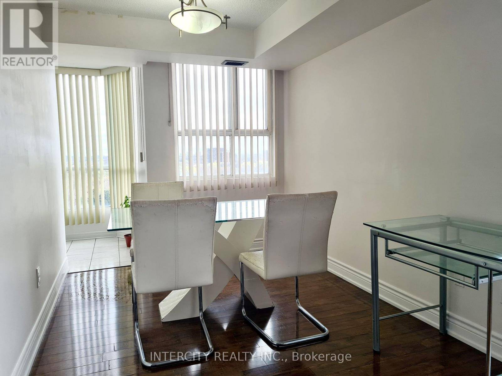 Toronto (humberlea-pelmo Park), ON M9M3A1,3077 Weston RD #1105
