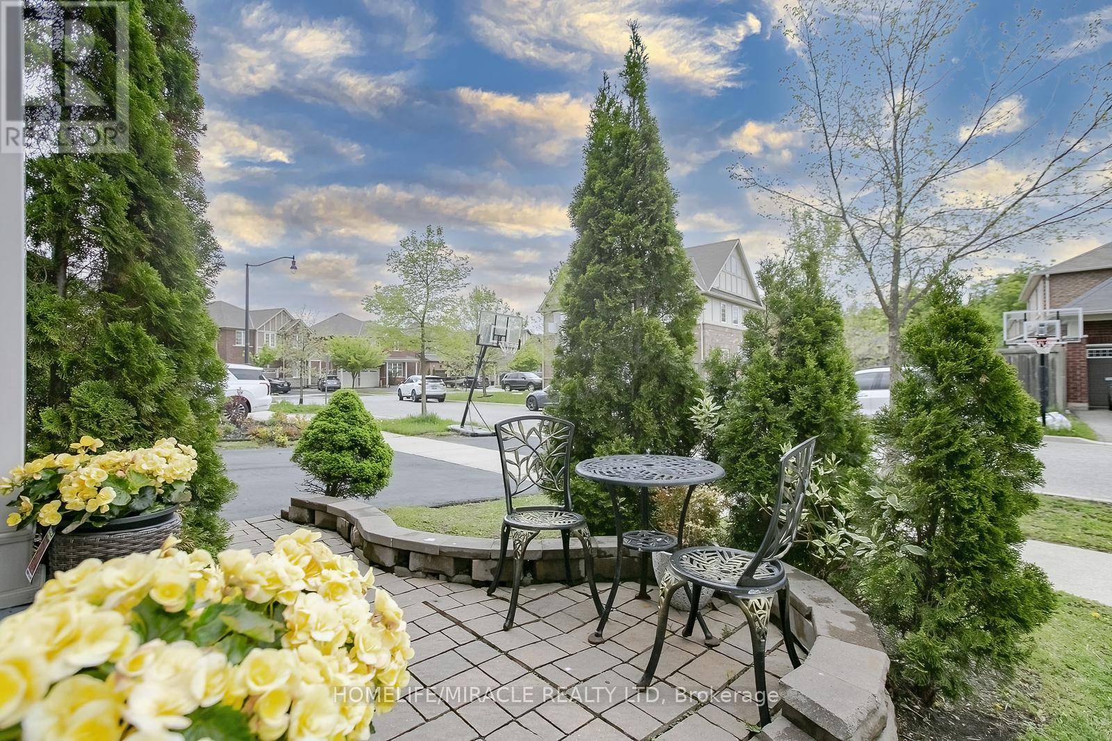 Brampton (northwest Brampton), ON L7A0T5,24 OLD CLEEVE CRESCENT E