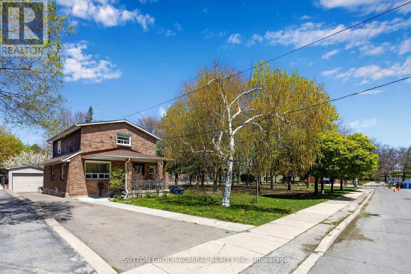 Toronto (yorkdale-glen Park), ON M6B2K2,1052 GLENGROVE AVENUE