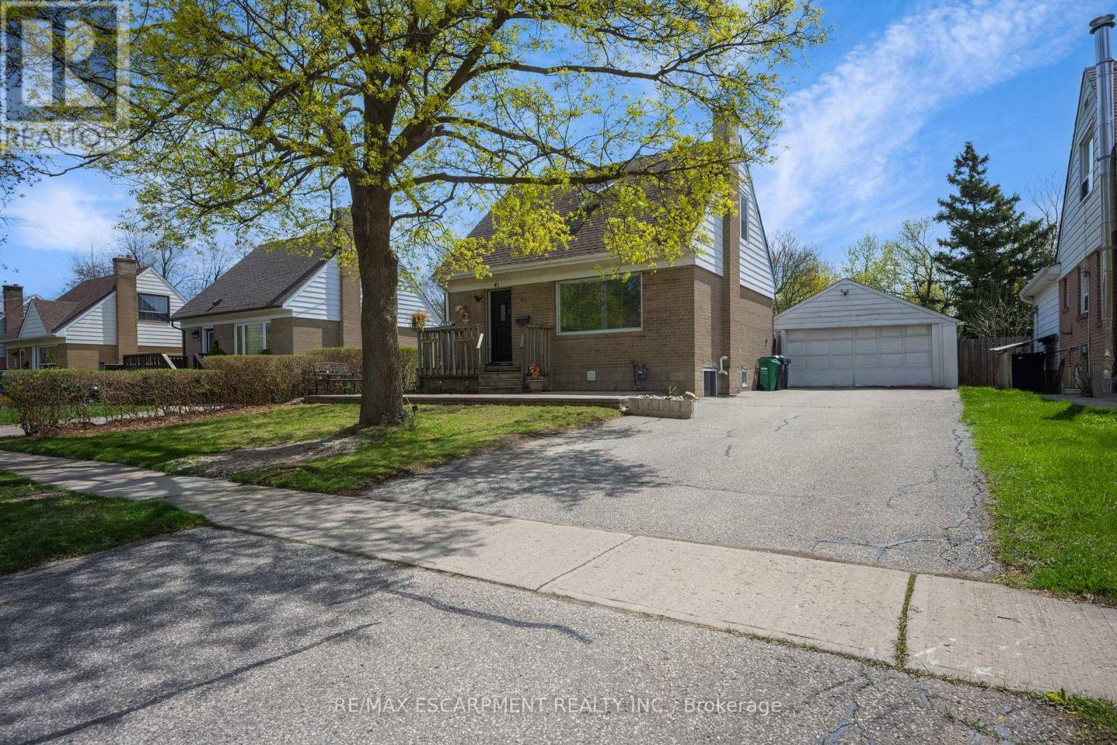 Brampton (brampton North), ON L6V1J1,41 MCCAUL STREET