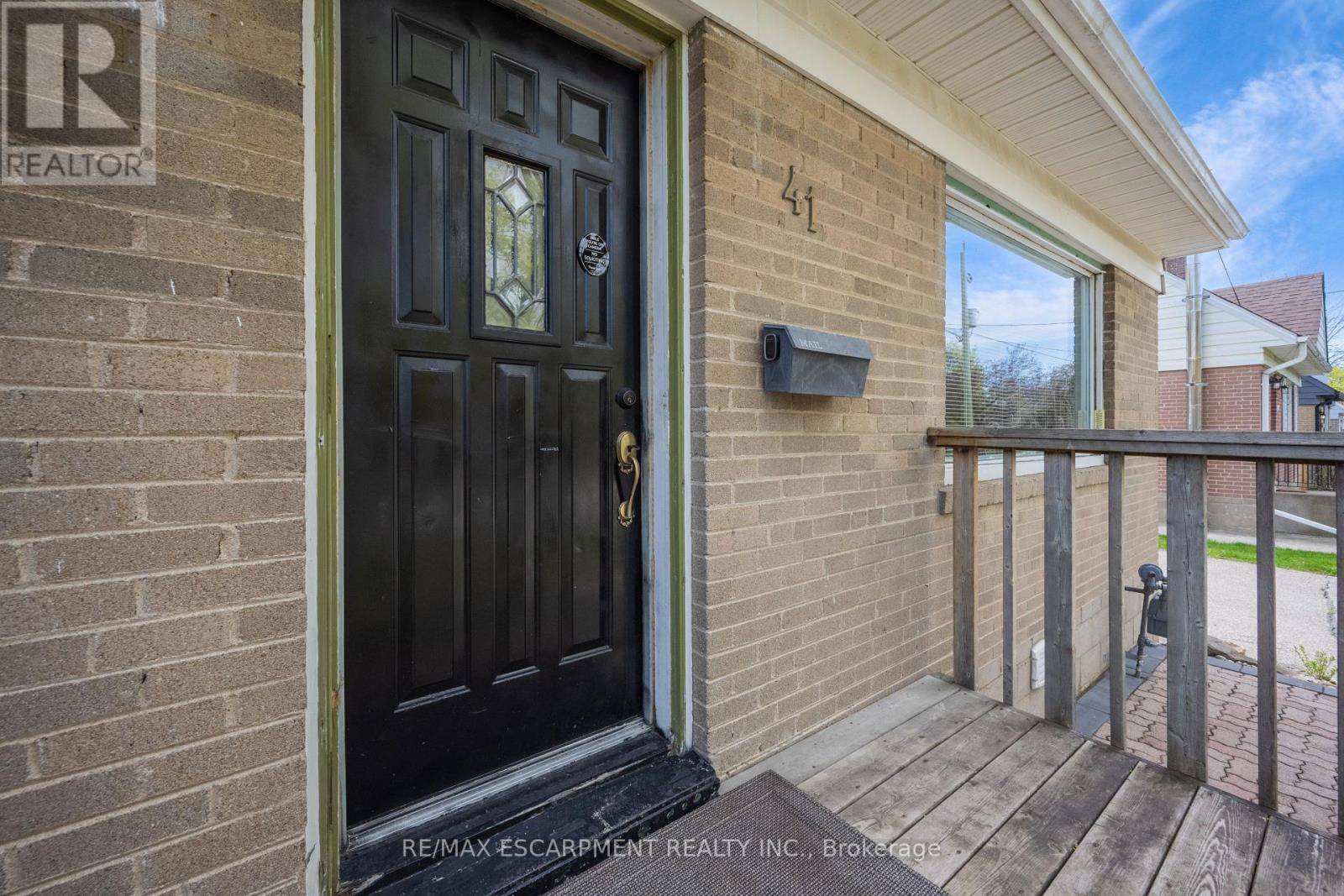 Brampton (brampton North), ON L6V1J1,41 MCCAUL STREET