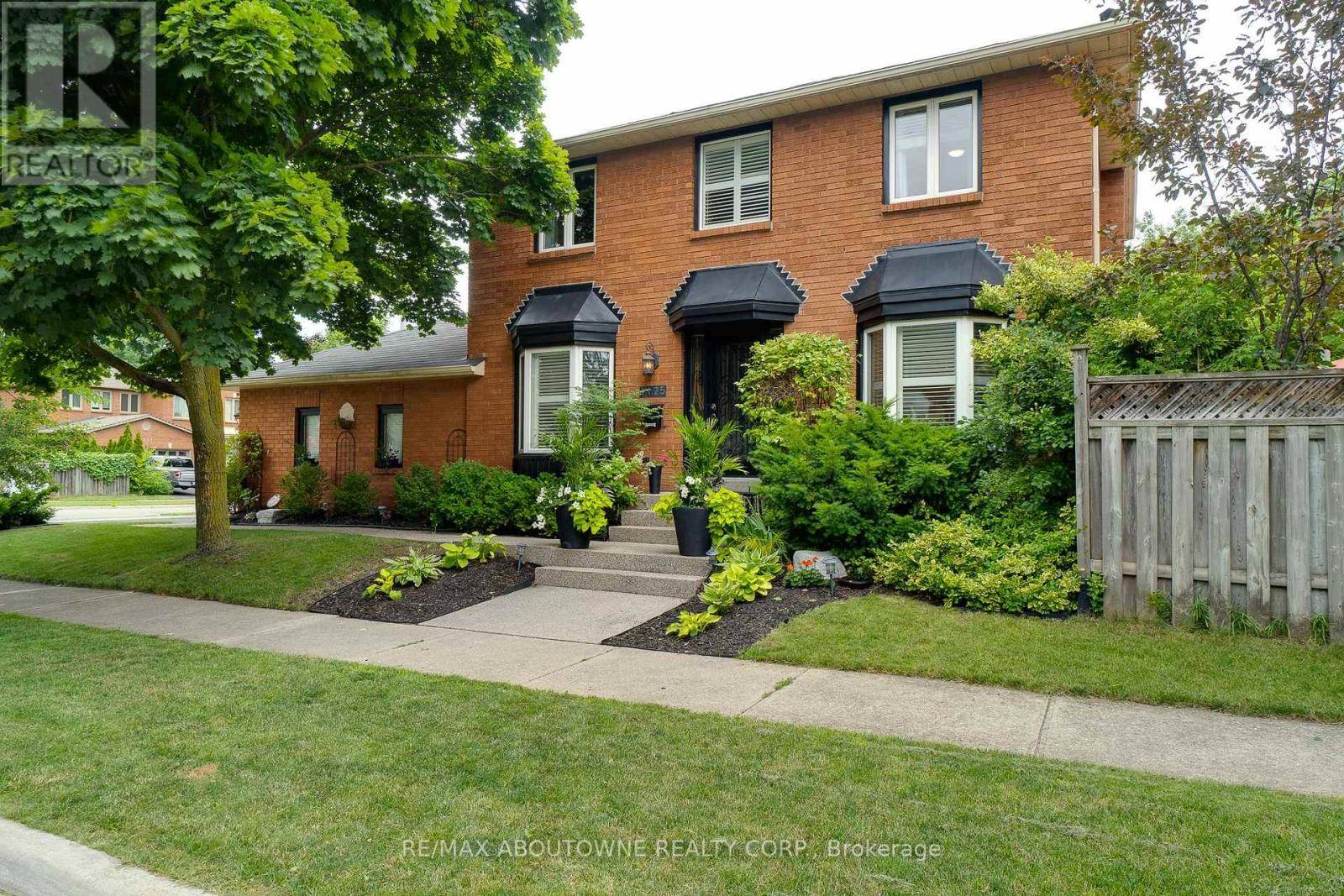 Oakville (wc Wedgewood Creek), ON L6H4B2,1125 GRANDEUR CRESCENT
