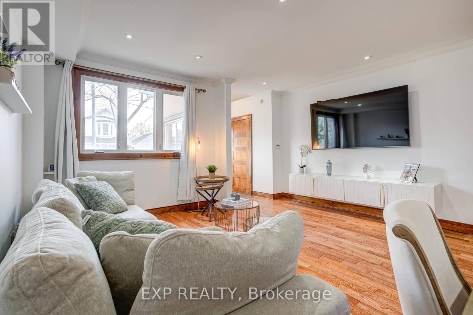 Toronto (mount Dennis), ON M6N4L2,133 BROWNVILLE AVENUE