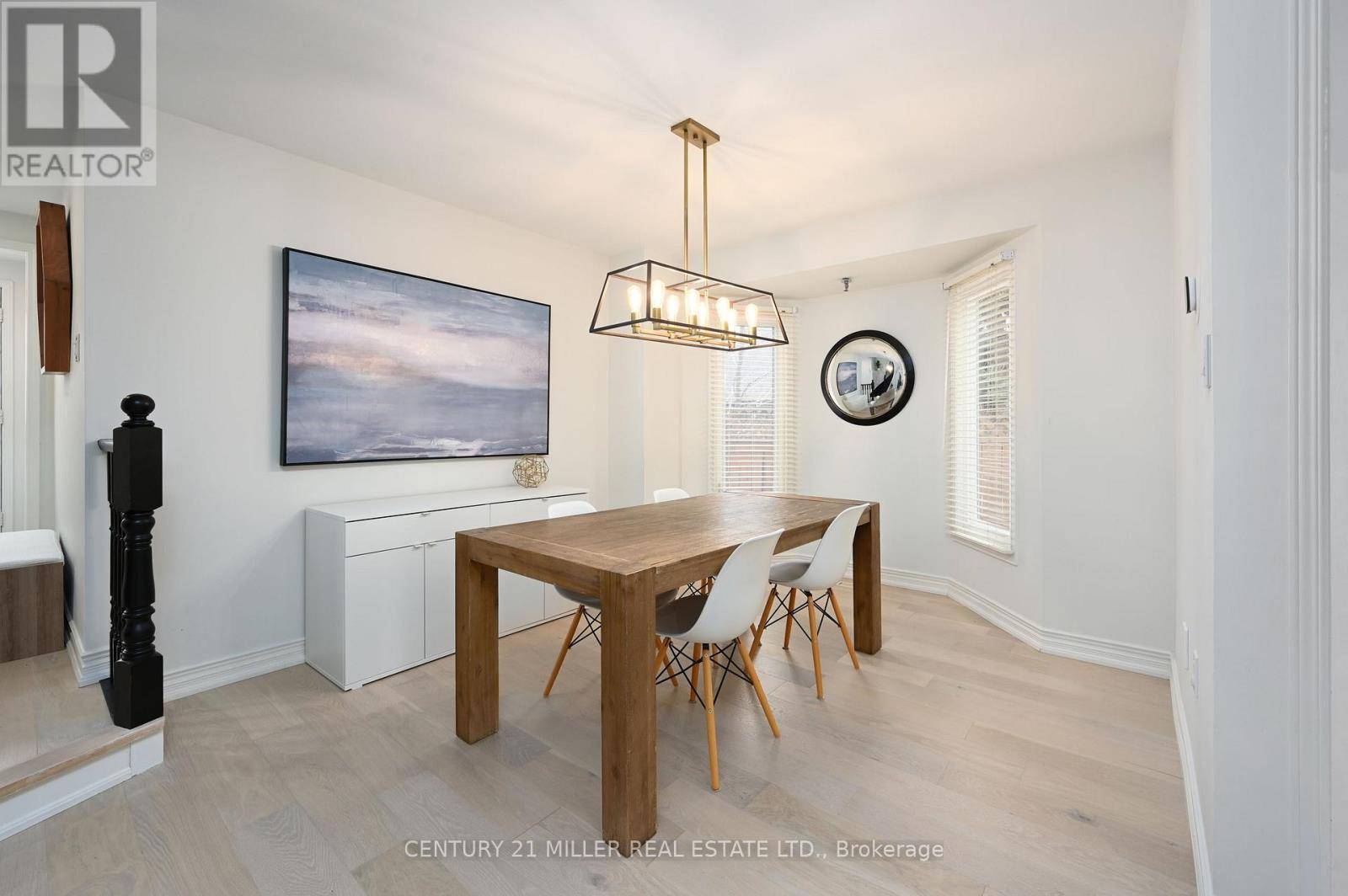 Oakville (br Bronte), ON L6L3H6,30 NELSON STREET