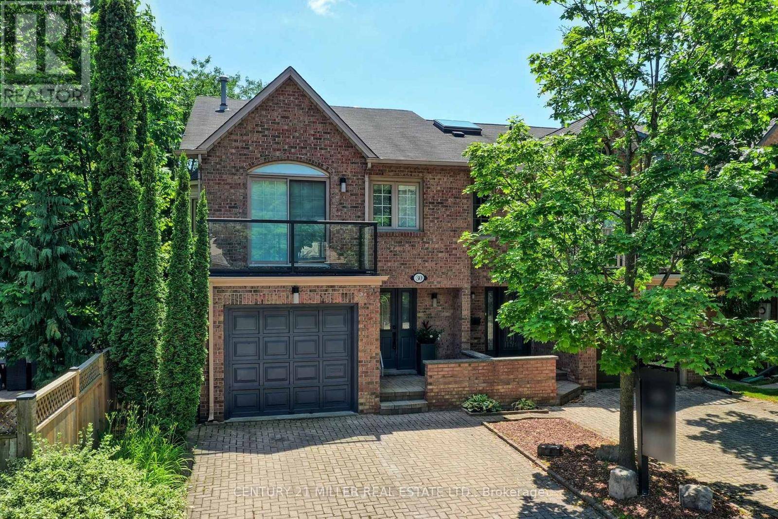 Oakville (br Bronte), ON L6L3H6,30 NELSON STREET