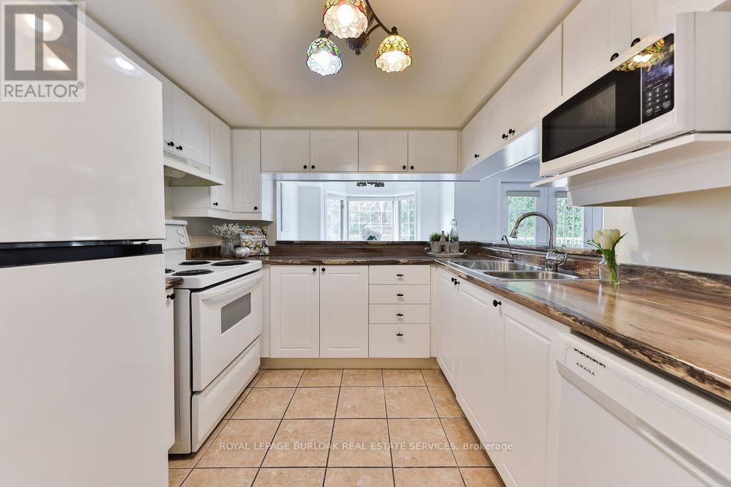 Burlington (lasalle), ON L7T4L1,216E Plains RD West #109