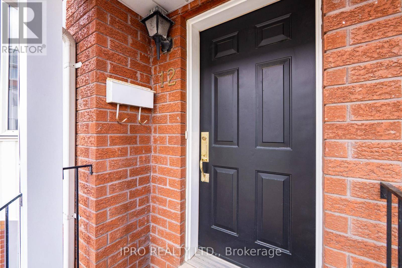 Mississauga (cooksville), ON L5B4J7,43 Agnes ST #12
