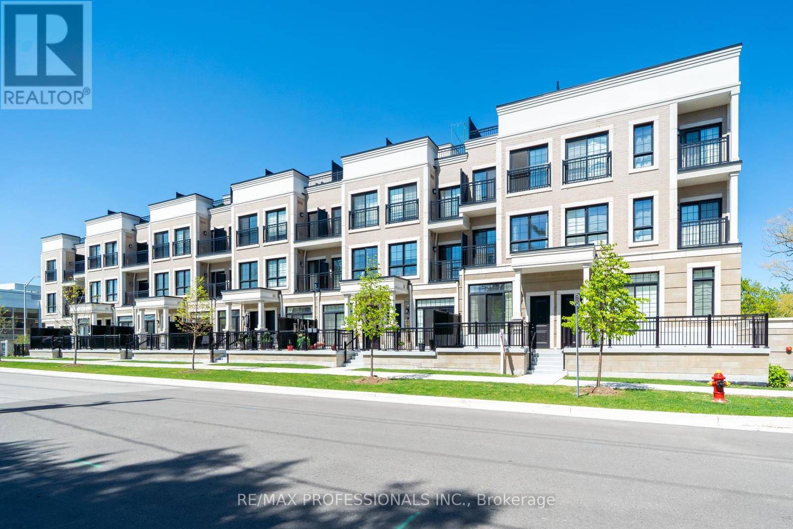 Oakville (co Central), ON L6K2Y8,95 Brookfield RD #TH2
