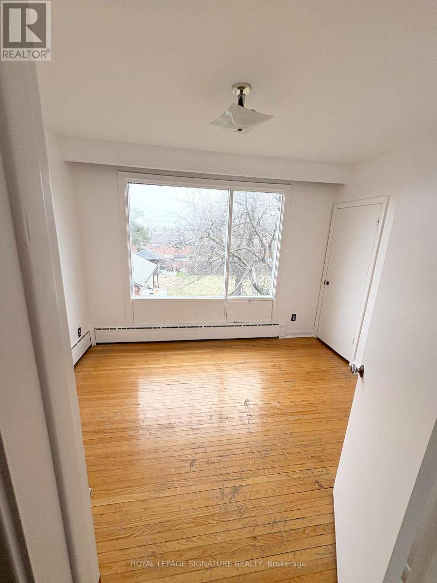 Toronto (humberlea-pelmo Park), ON M9N2L6,2ND FLOOR ROOM1 - 214 QUEENSLEA AVENUE