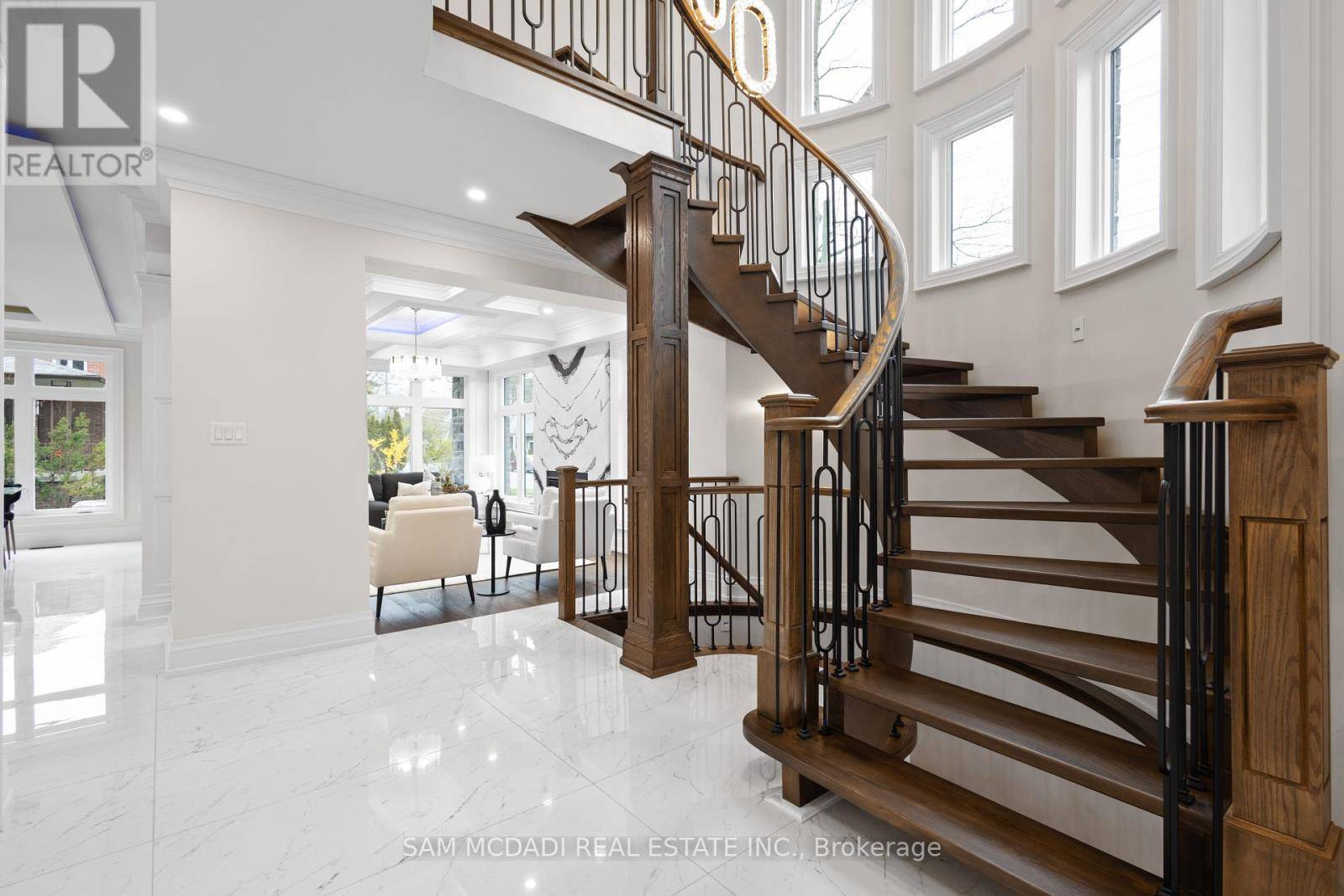 Mississauga (mineola), ON L5G3M1,72 OAKES DRIVE