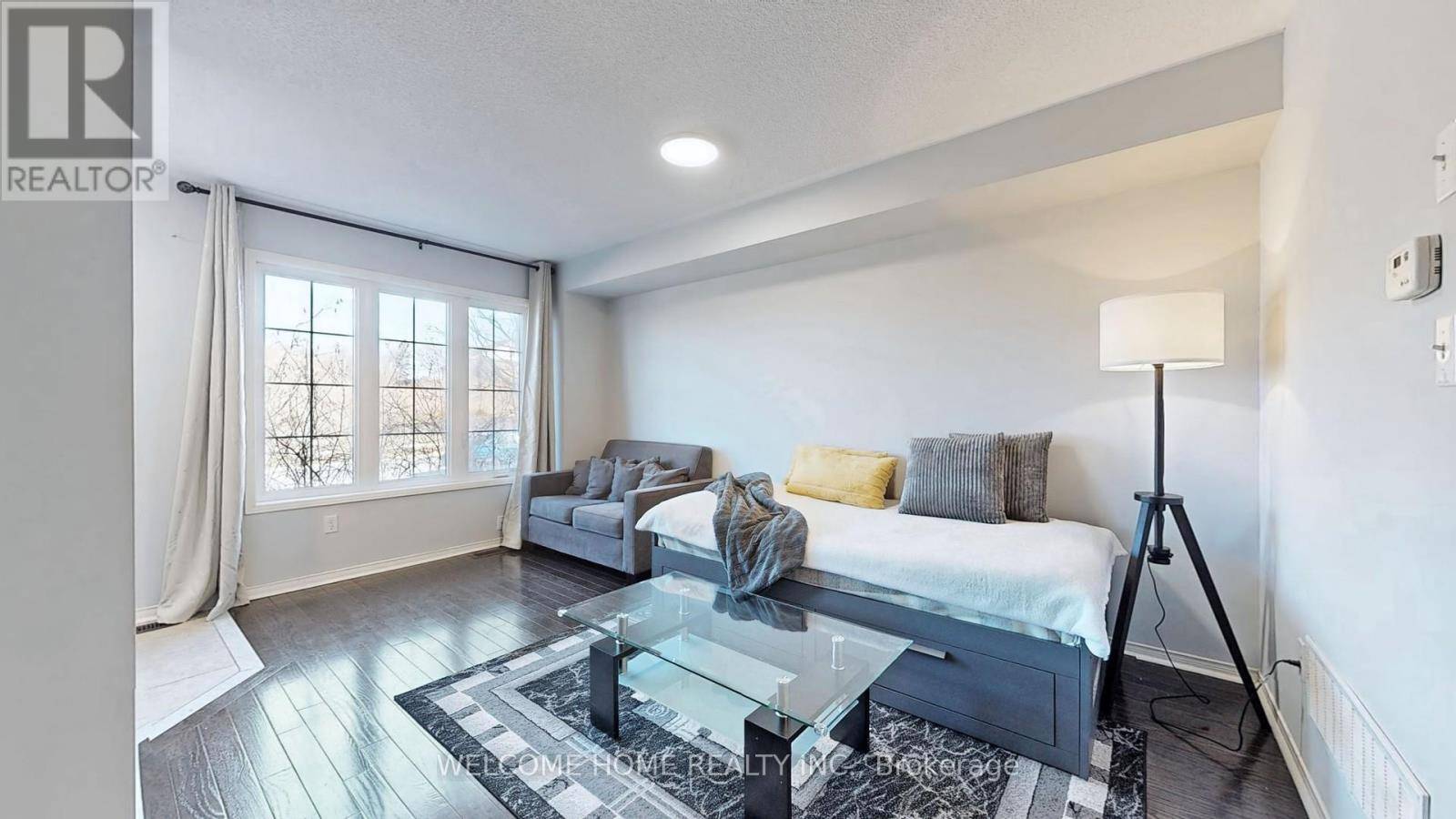 Toronto (downsview-roding-cfb), ON M3L0E5,43 SERGIO MARCHI STREET