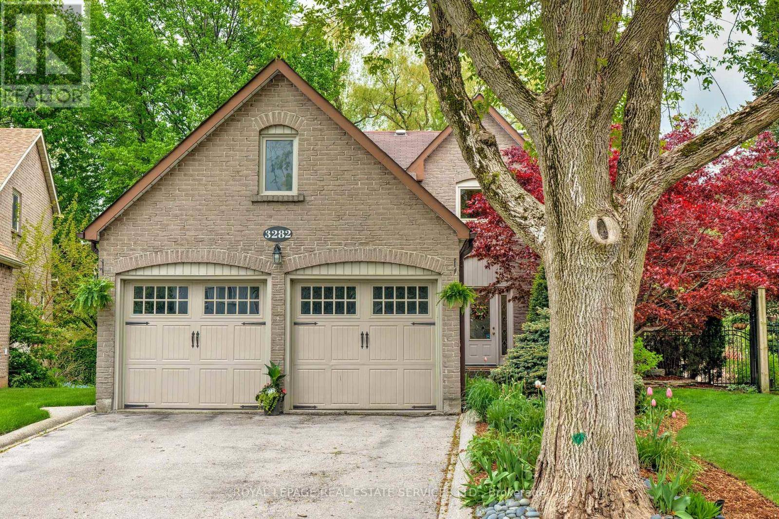 Oakville (br Bronte), ON L6L5R3,3282 VICTORIA STREET