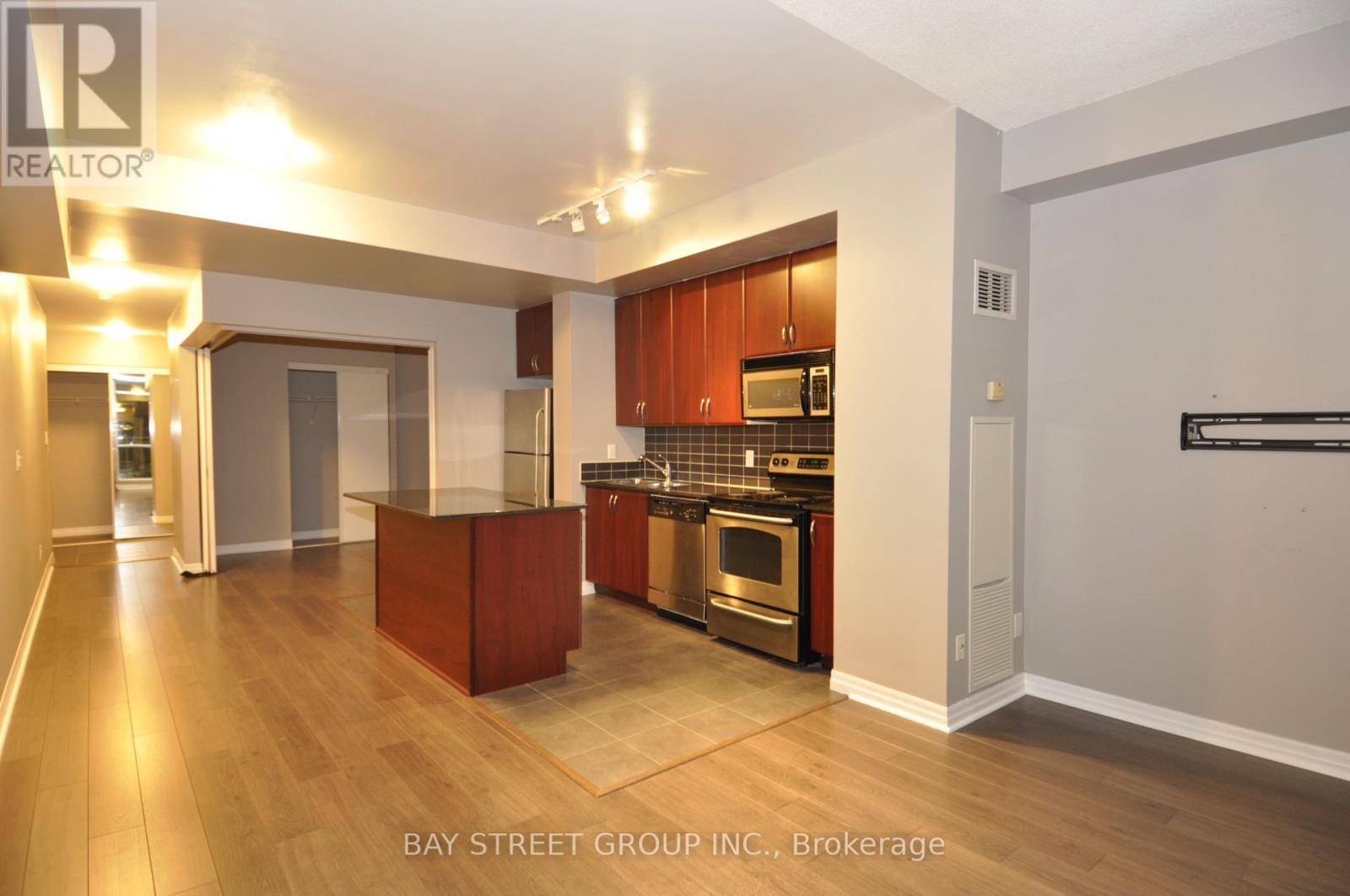Mississauga (city Centre), ON L5B4P2,225 Webb DR #201