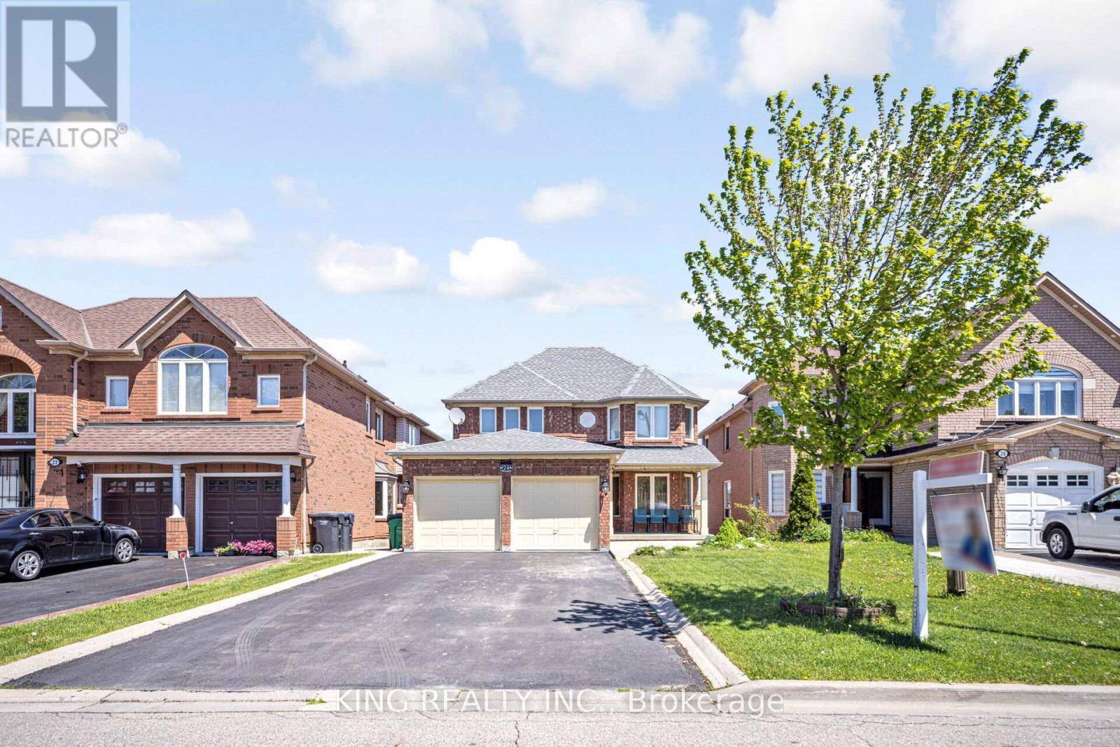 Brampton (sandringham-wellington), ON L6R2L9,24 SNOW LEOPARD COURT