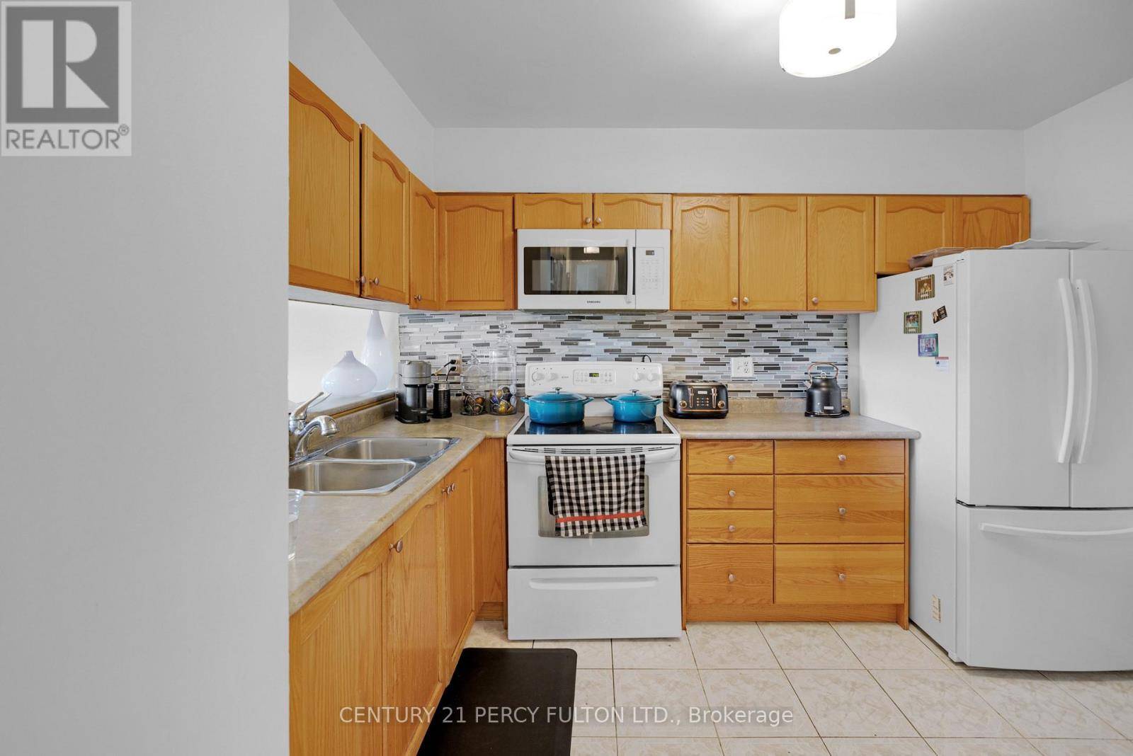 Toronto (elms-old Rexdale), ON M9W6A7,238 Albion RD #310