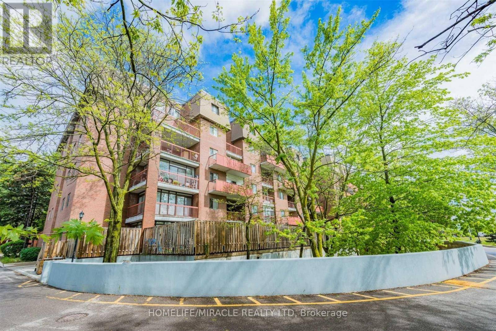 Mississauga (erindale), ON L5C2V3,3025 The Credit Woodlands #331