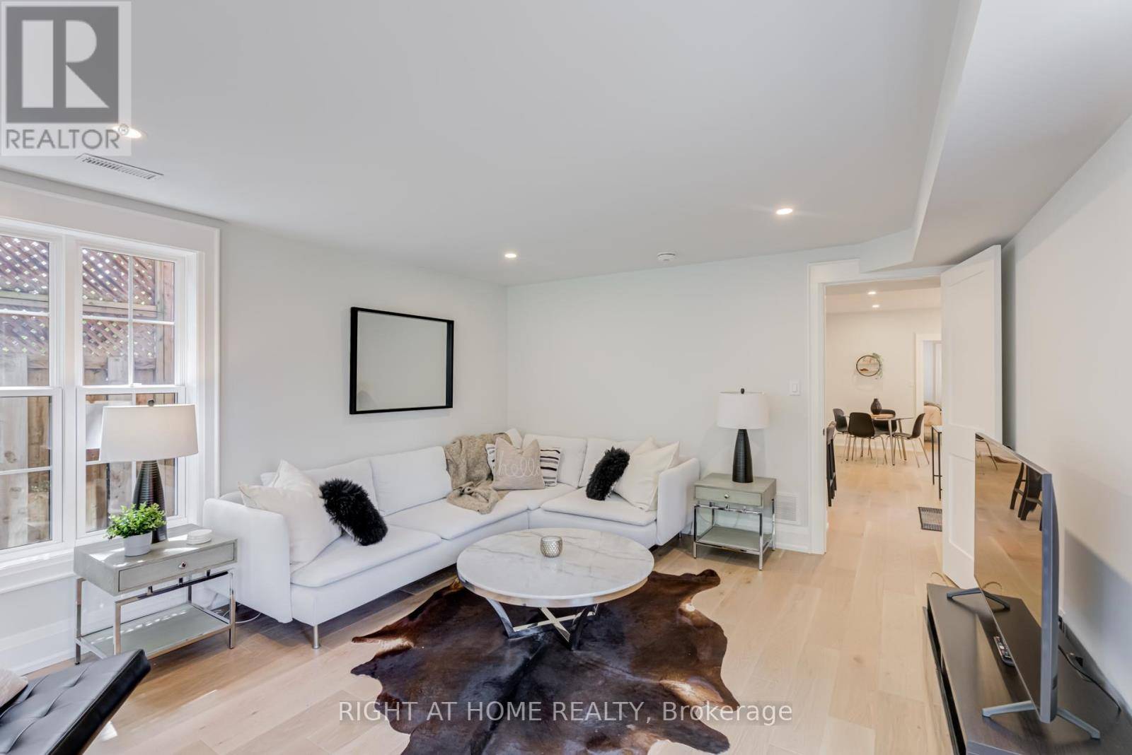 Toronto (high Park North), ON M6P2W9,187 CLENDENAN AVENUE