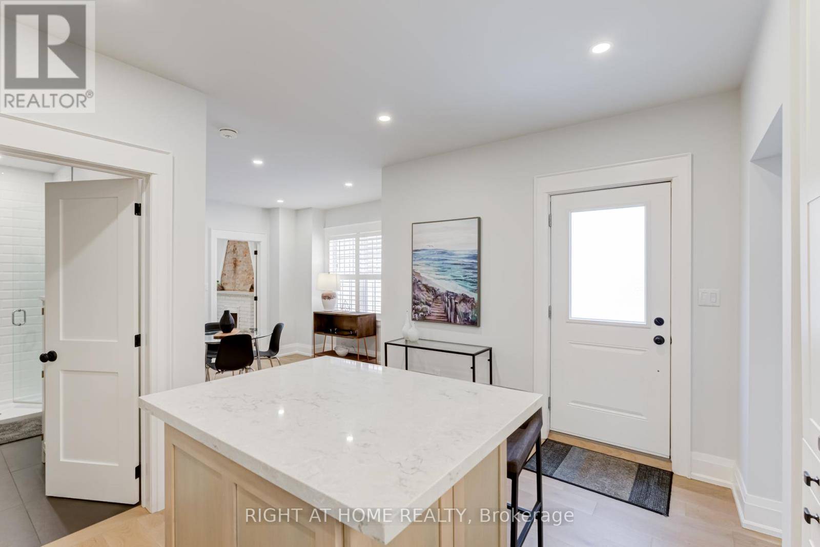 Toronto (high Park North), ON M6P2W9,187 CLENDENAN AVENUE