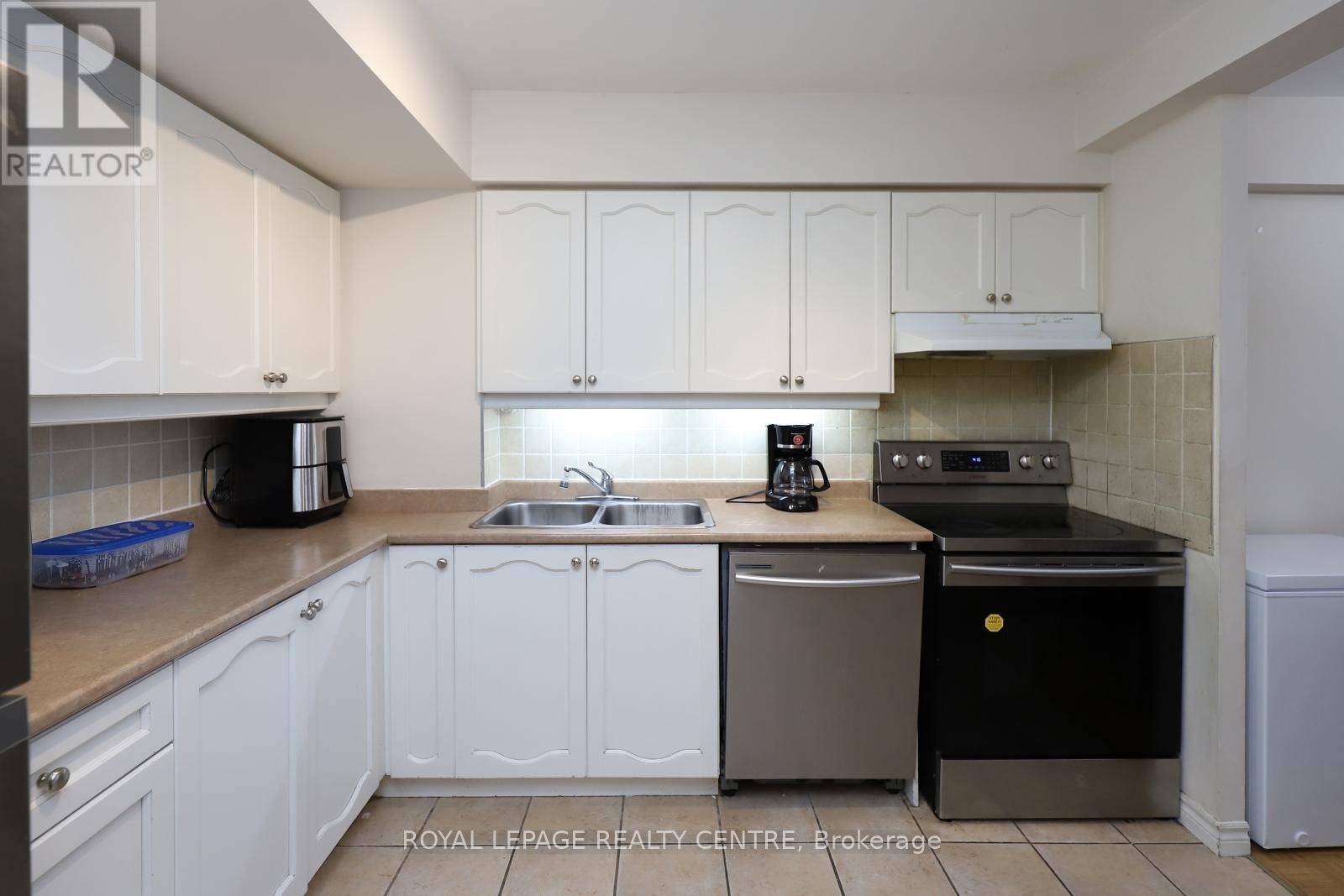 Mississauga (erindale), ON L5C3Z5,1000 Cedarglen Gate #413