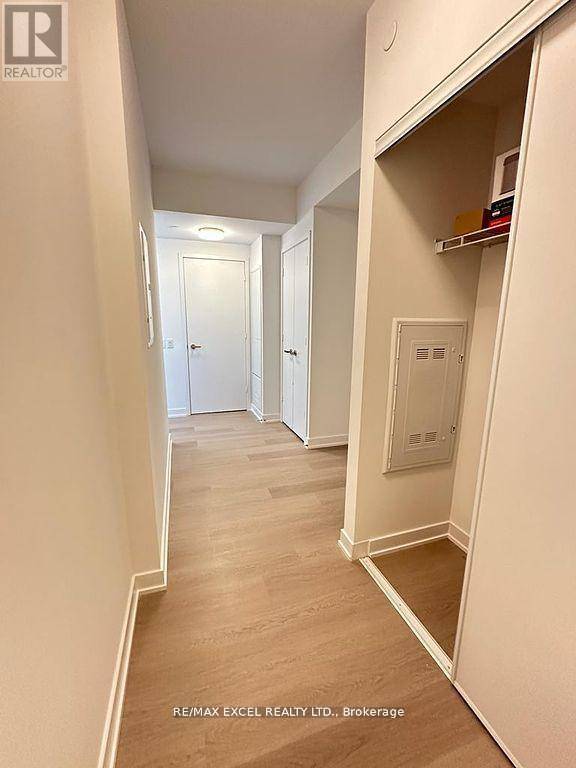 Mississauga (city Centre), ON L5B4M6,3883 Quartz RD #1701