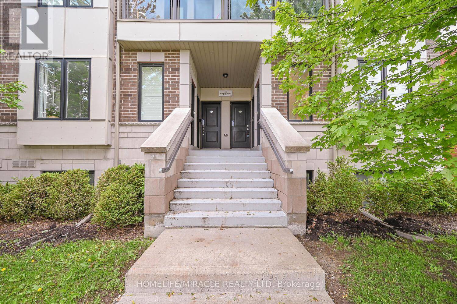 Toronto (mimico), ON M8V1Y8,256 ROYAL YORK RD #114