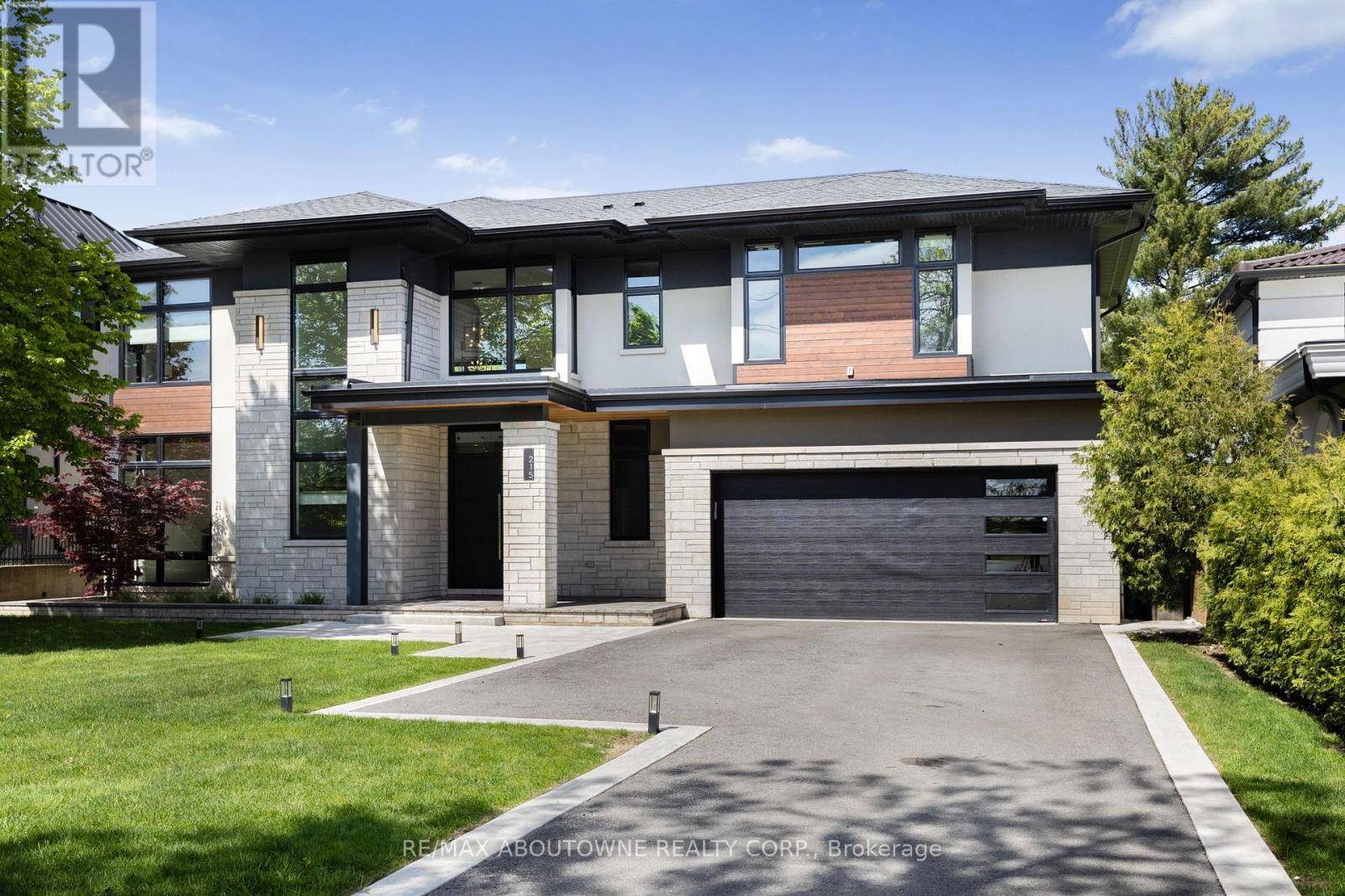 Oakville (wo West), ON L6K2S2,215 MORDEN ROAD