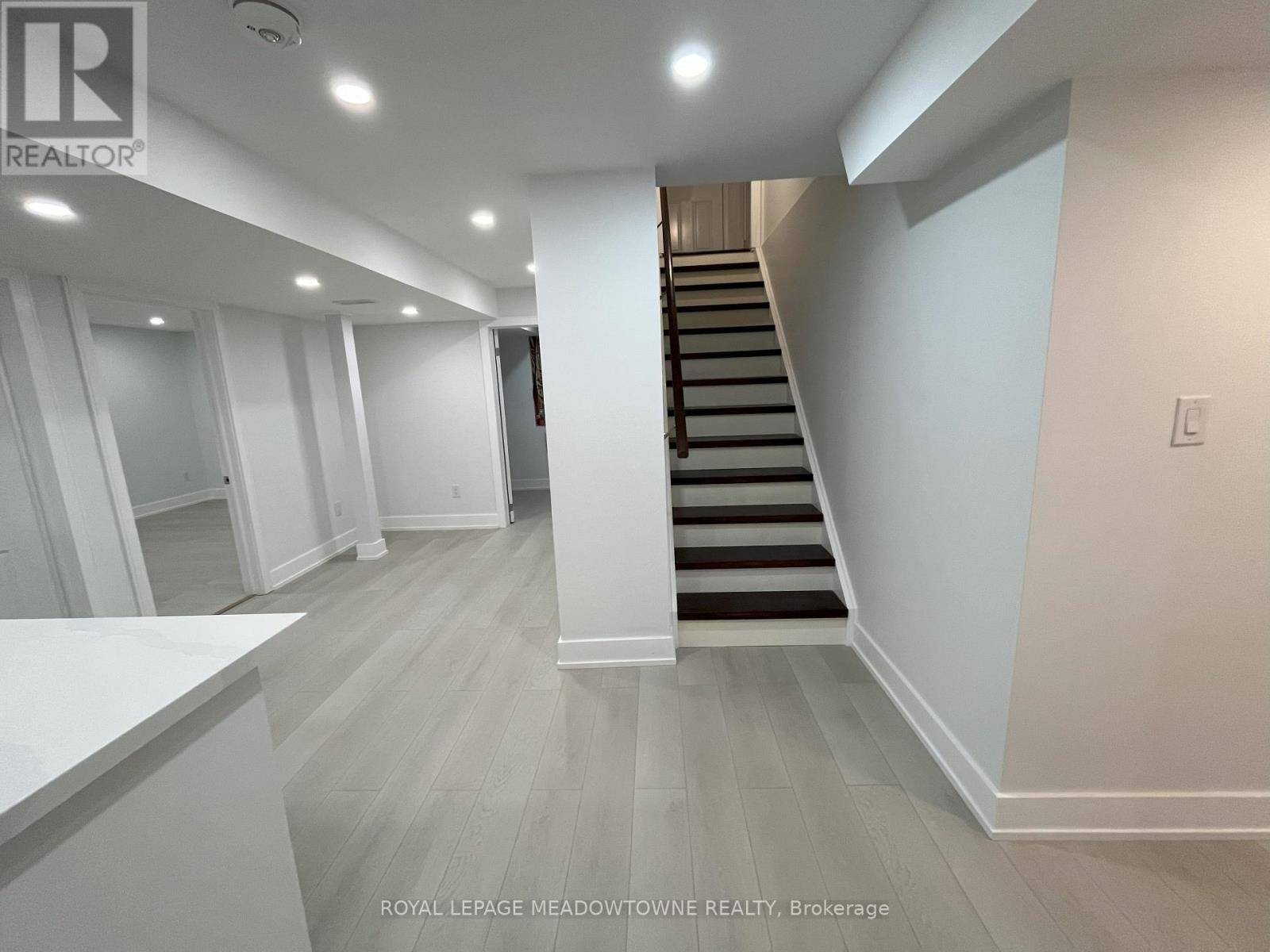 Milton (wi Willmott), ON L9T8J8,456 TYRONE CRESCENT