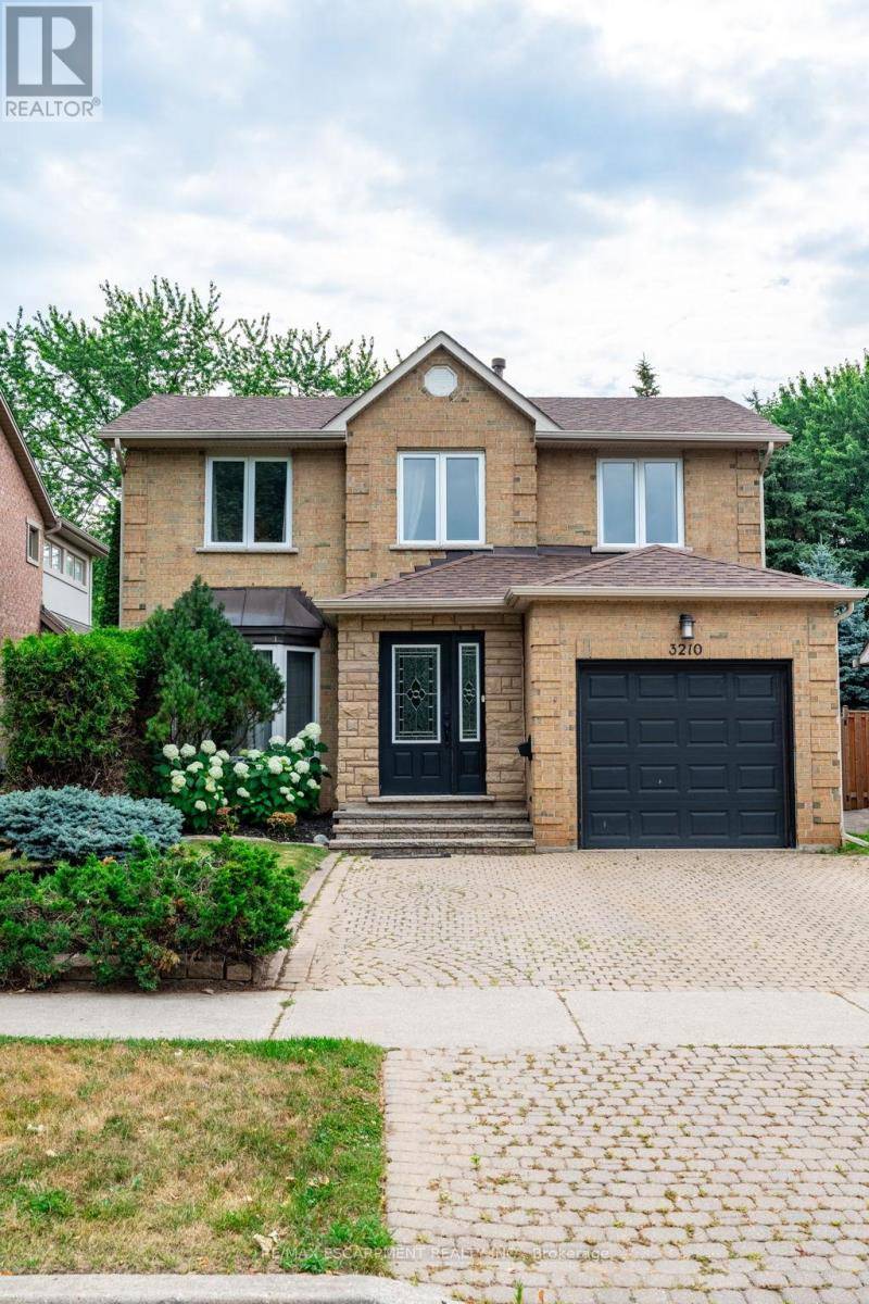 Oakville (br Bronte), ON L6L5R2,3210 VICTORIA STREET