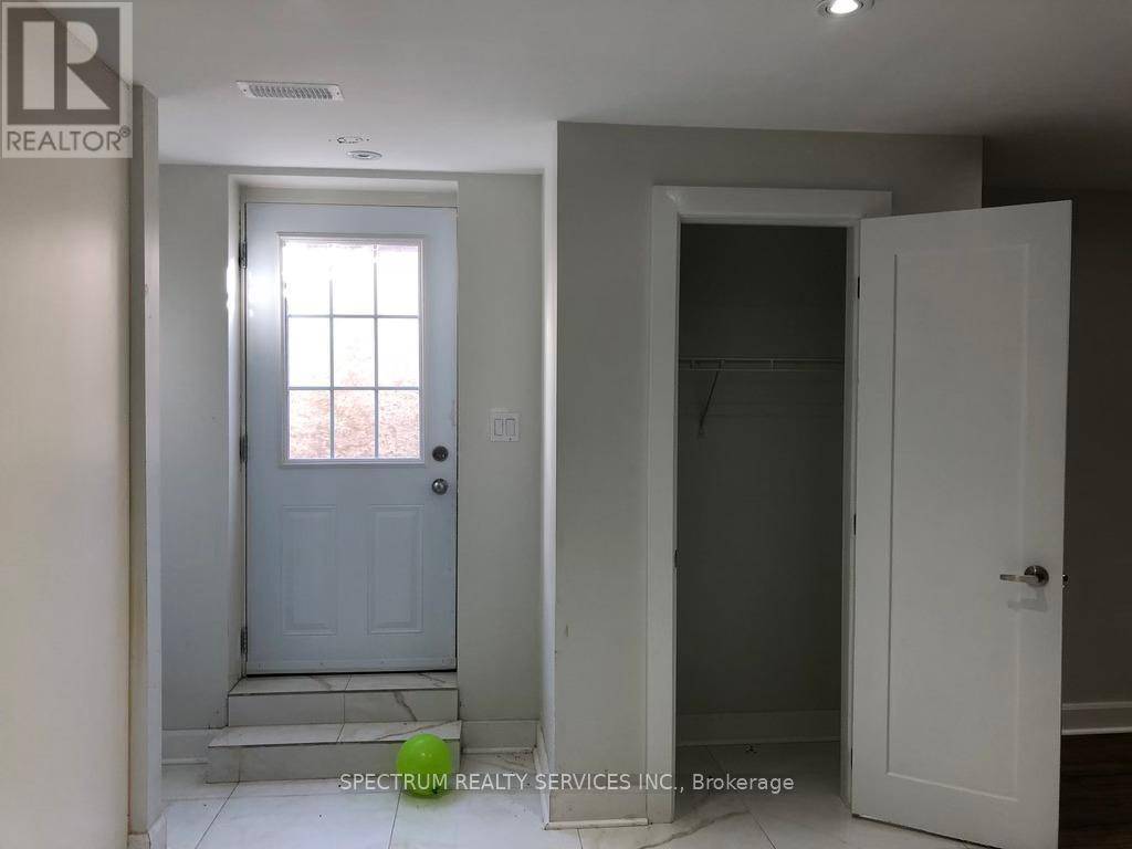 Milton (sc Scott), ON L9T8K9,498 WETTLAUFER TERRACE