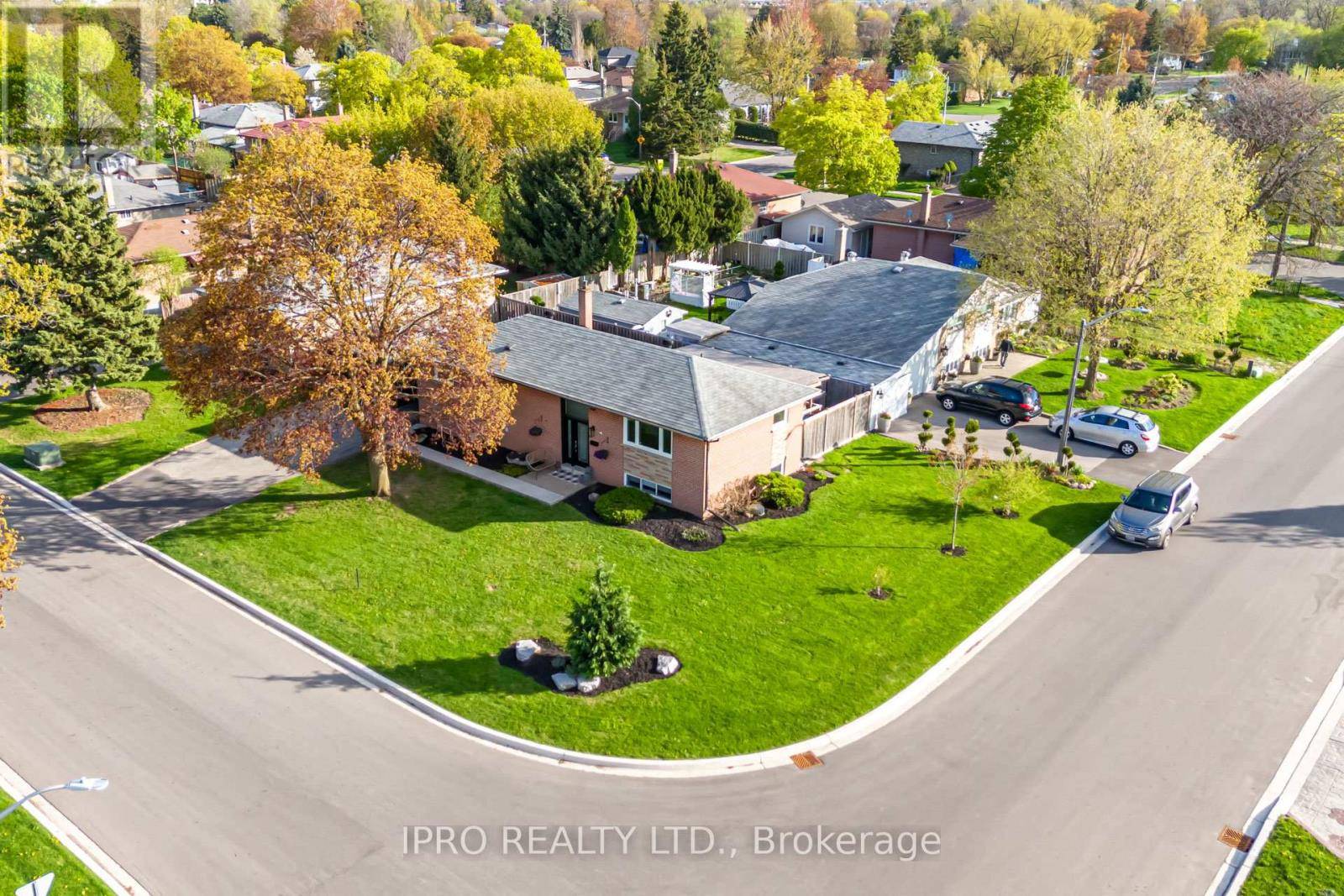 Brampton (northwood Park), ON L6X2C9,43 SHERWOOD CRESCENT