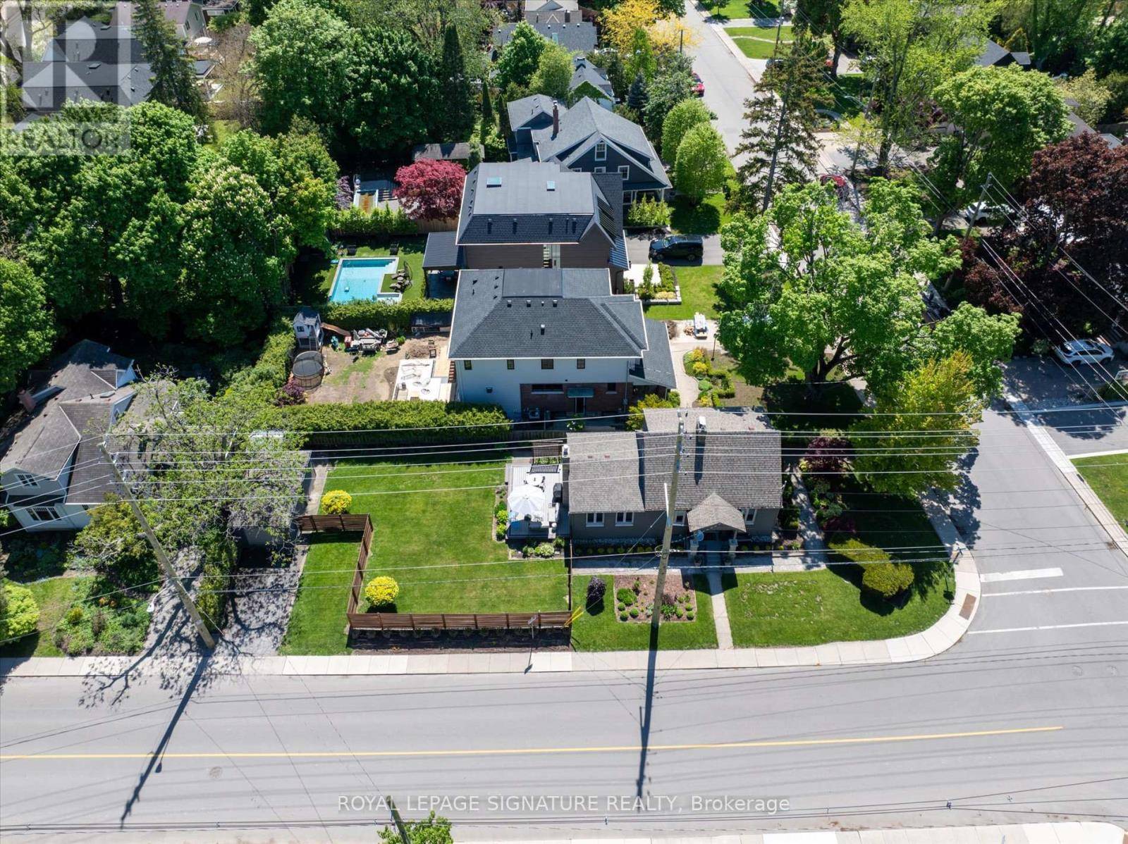 Oakville (oo Old Oakville), ON L6J3P5,386 ALLAN STREET