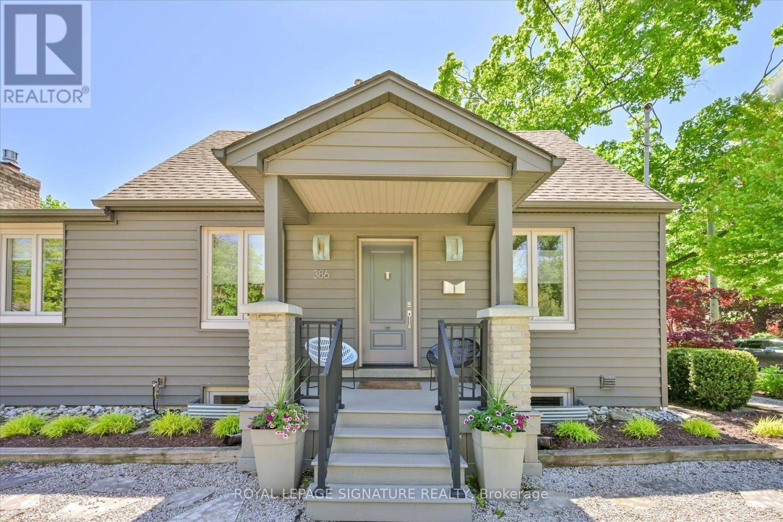 Oakville (oo Old Oakville), ON L6J3P5,386 ALLAN STREET