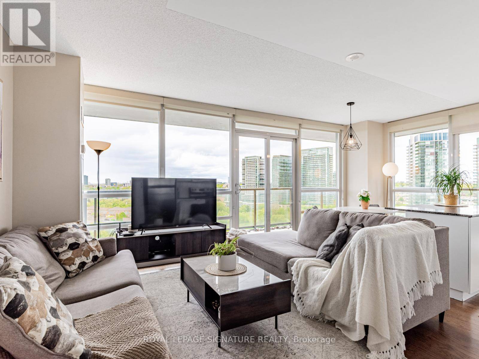 Toronto (mimico), ON M8V0A9,15 Legion RD #1804