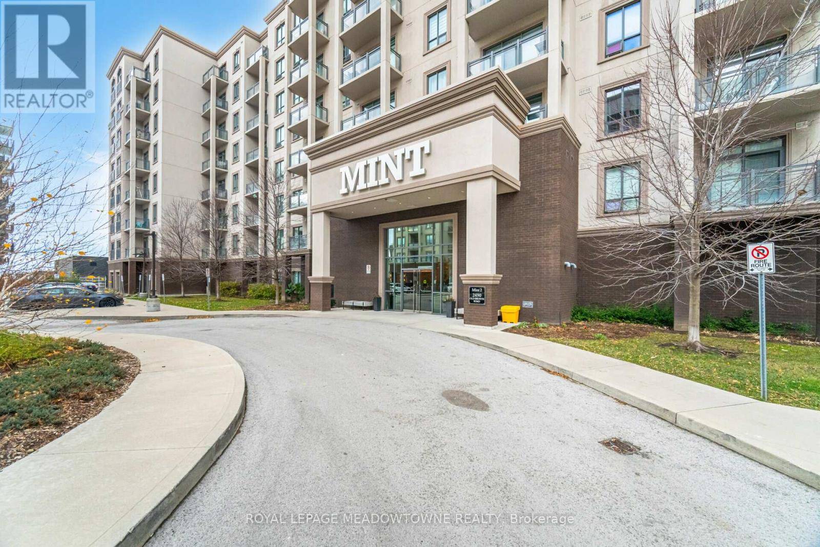 Oakville (wm Westmount), ON L6M0Y5,2490 Old Bronte RD East #406