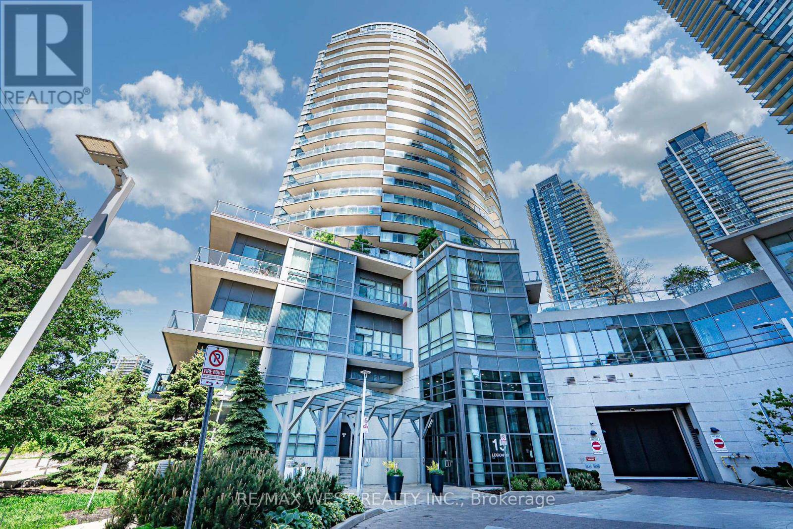 Toronto (mimico), ON M8V0A9,15 Legion RD #2102