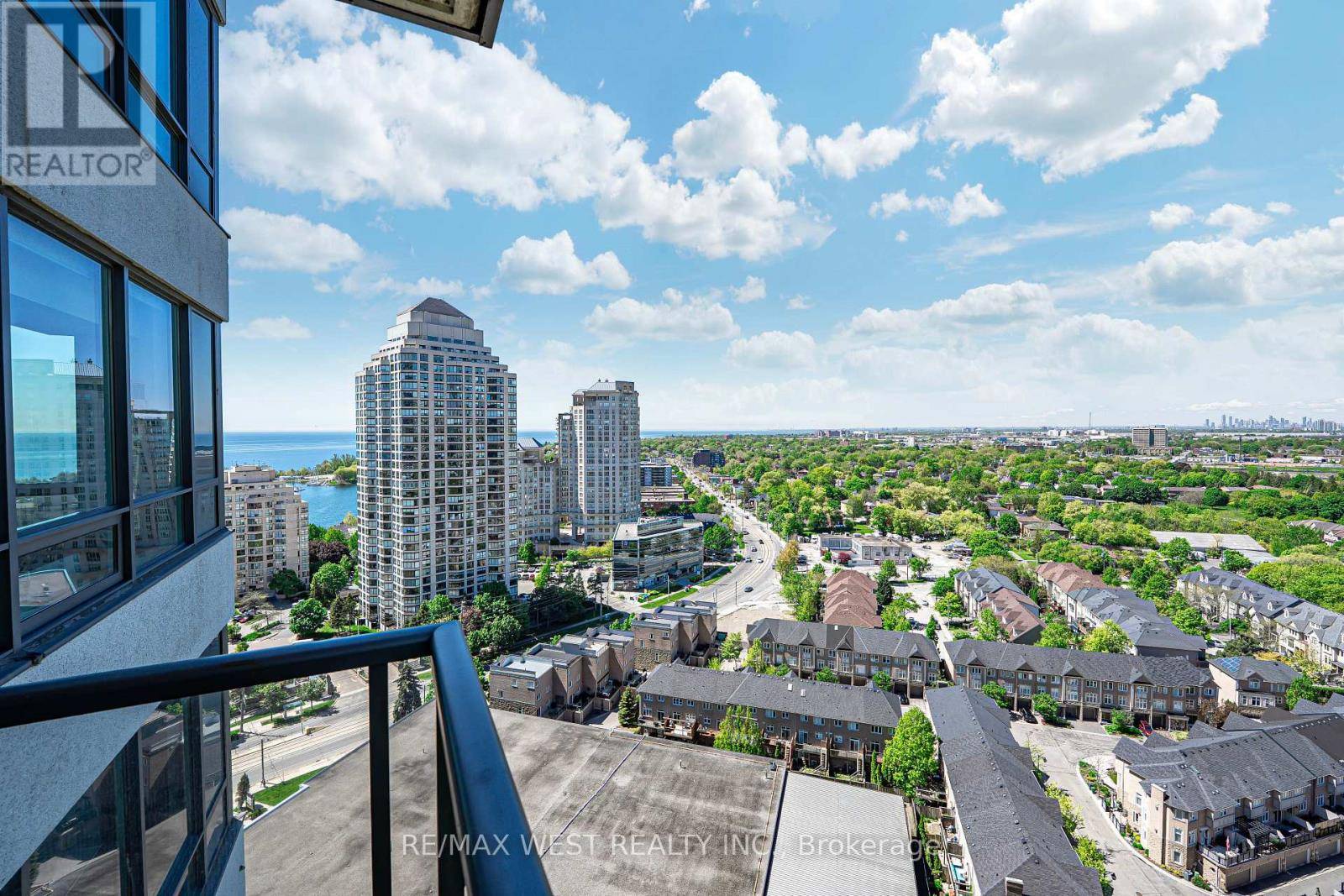 Toronto (mimico), ON M8V0A9,15 Legion RD #2102