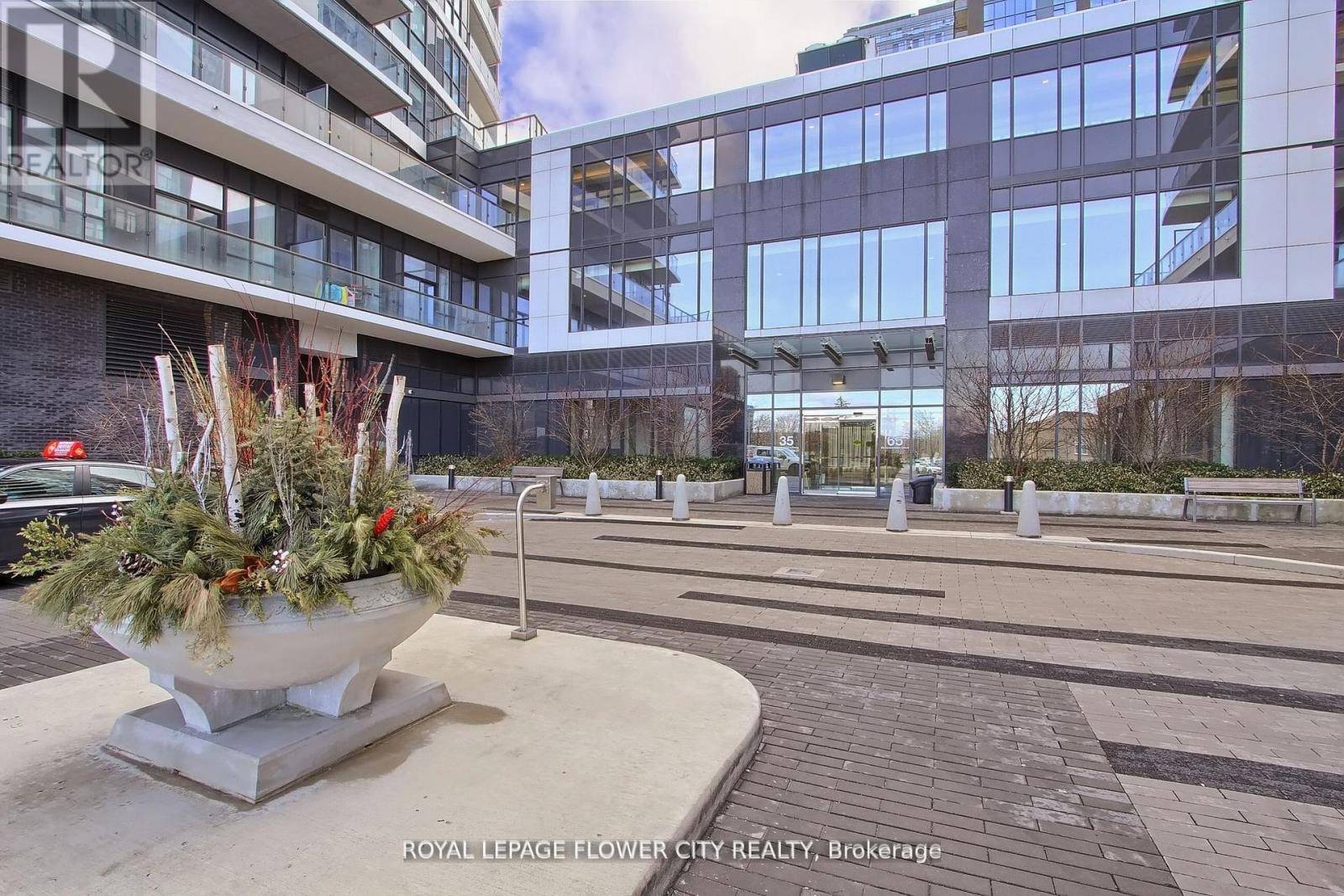 Mississauga (hurontario), ON L5R0G9,65 Watergarden CRES #1307