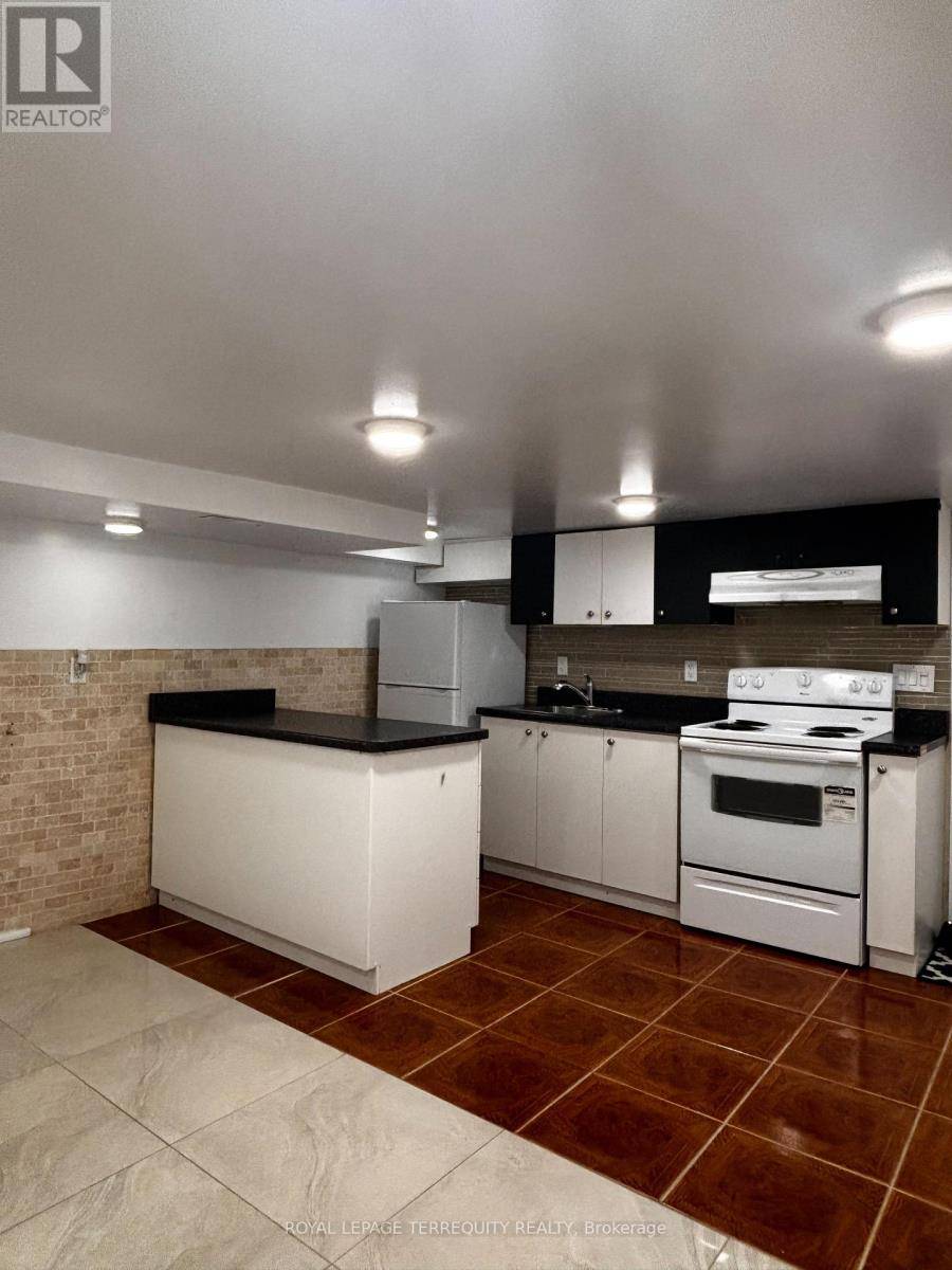 Toronto (weston-pellam Park), ON M6N2W4,433 Symington AVE #Basement