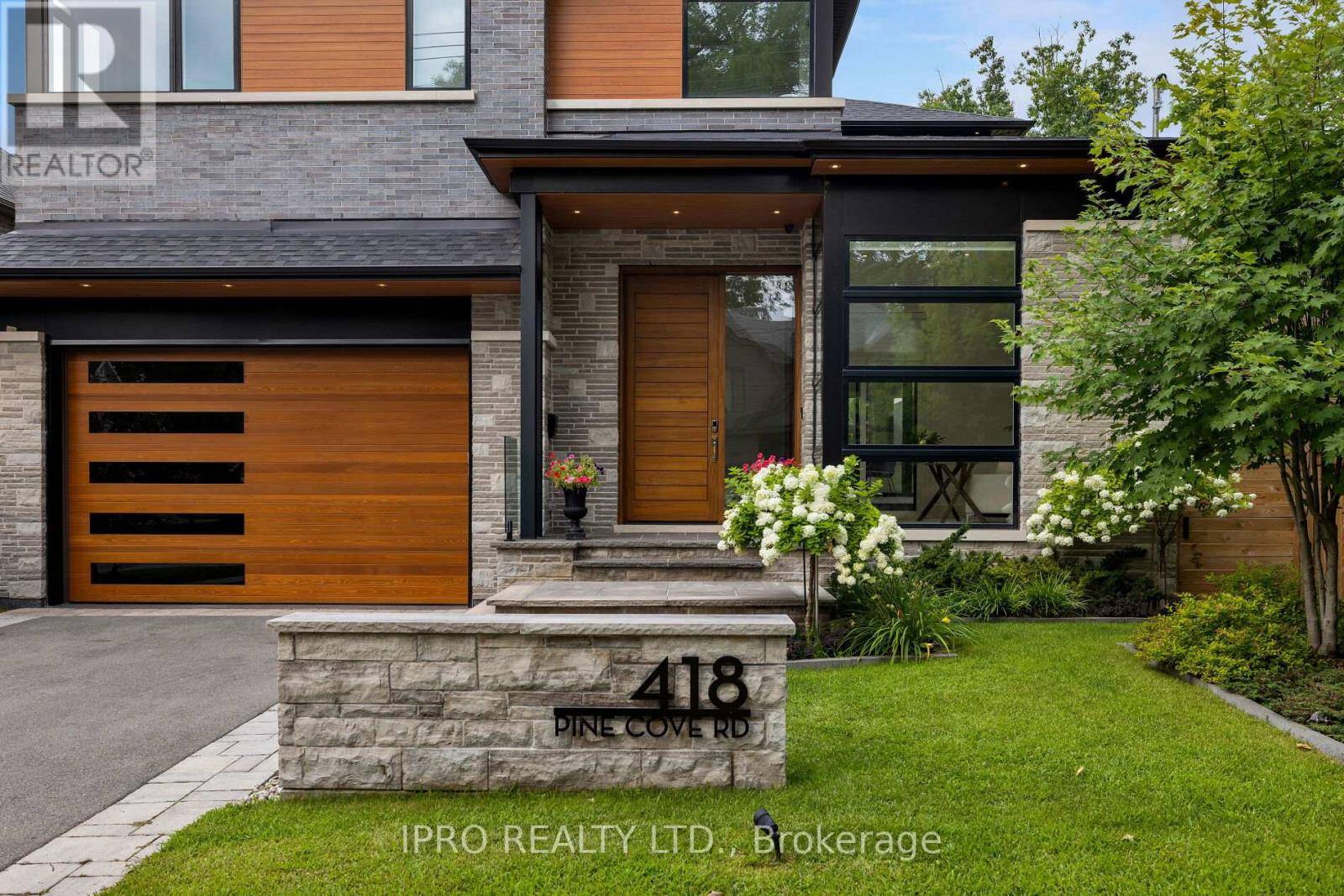 Burlington (roseland), ON L7N1W5,418 PINE COVE ROAD