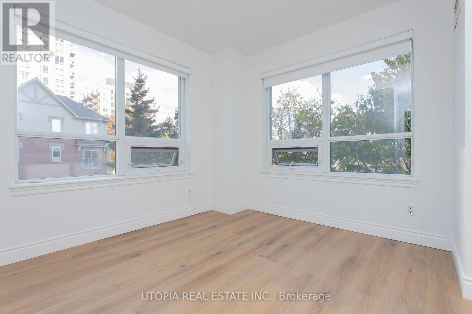 Oakville (ro River Oaks), ON L6H0C7,2365 Central Park DR #205