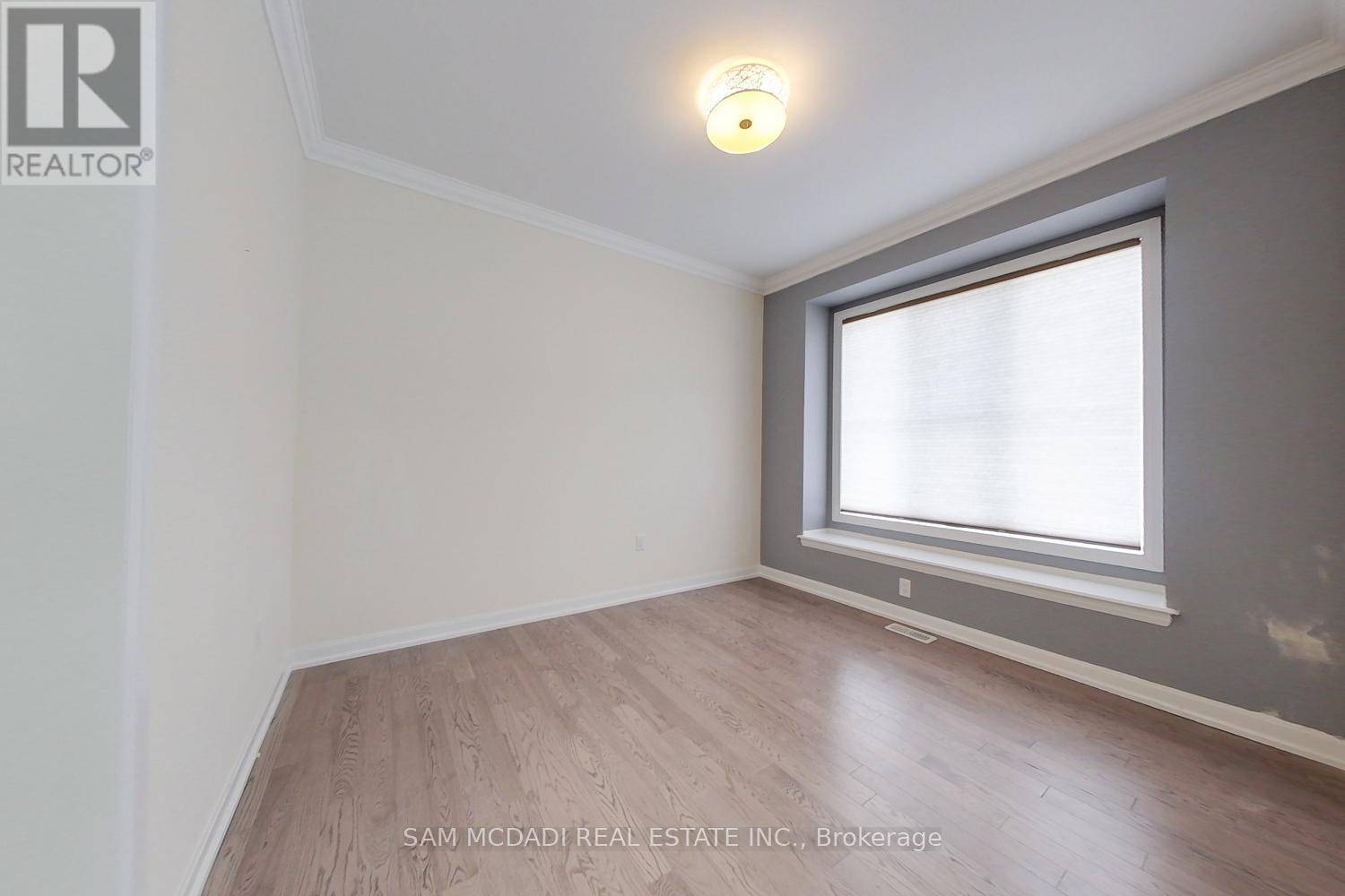 Oakville (oa Rural Oakville), ON L6H0M6,119 BEAVERIDGE AVENUE