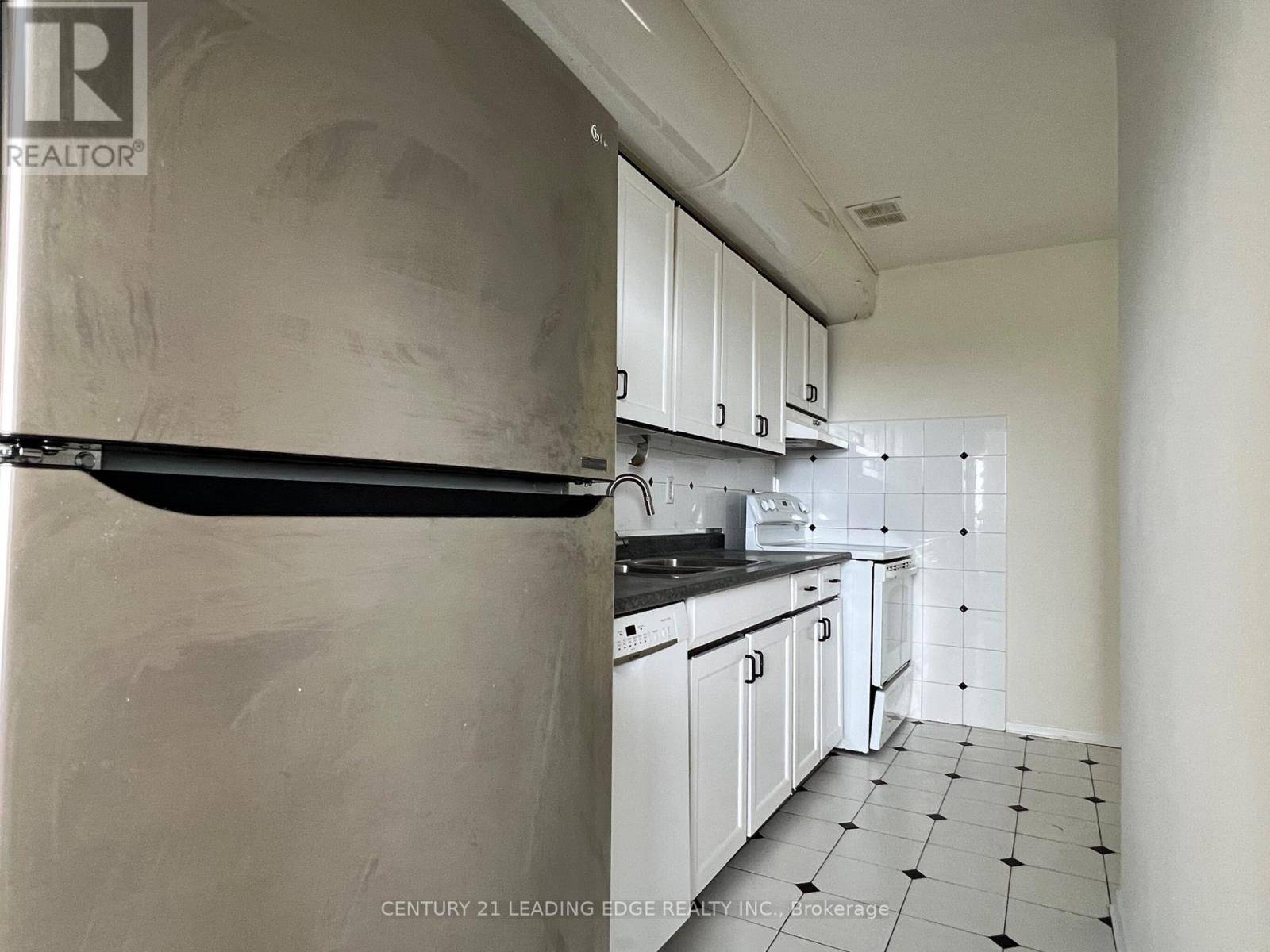 Toronto (york University Heights), ON M3J1B2,80 Grandravine DR #916