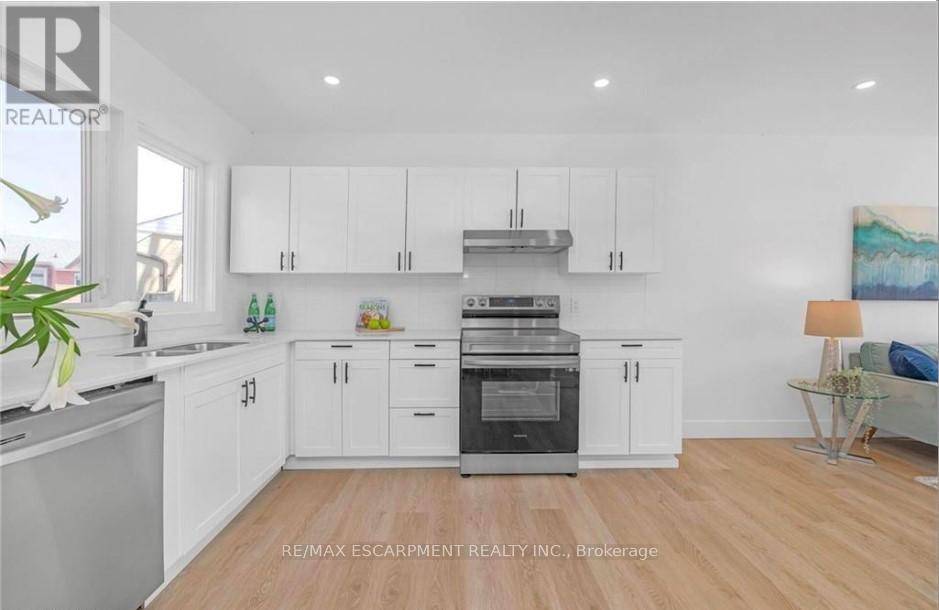 Burlington (lasalle), ON L7T3R4,1029 Shepherds DR #MAIN